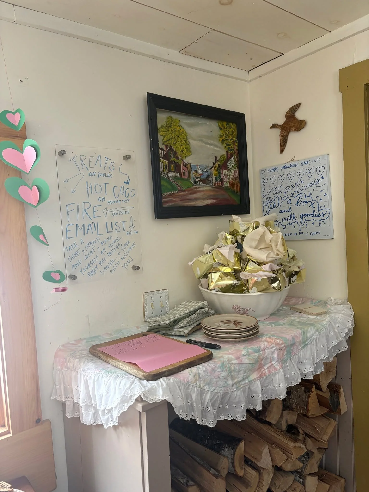 We hosted a cute little neighborhood valentine's day party. 💕