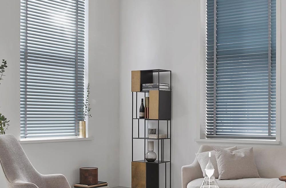 Freihängende Jalousie