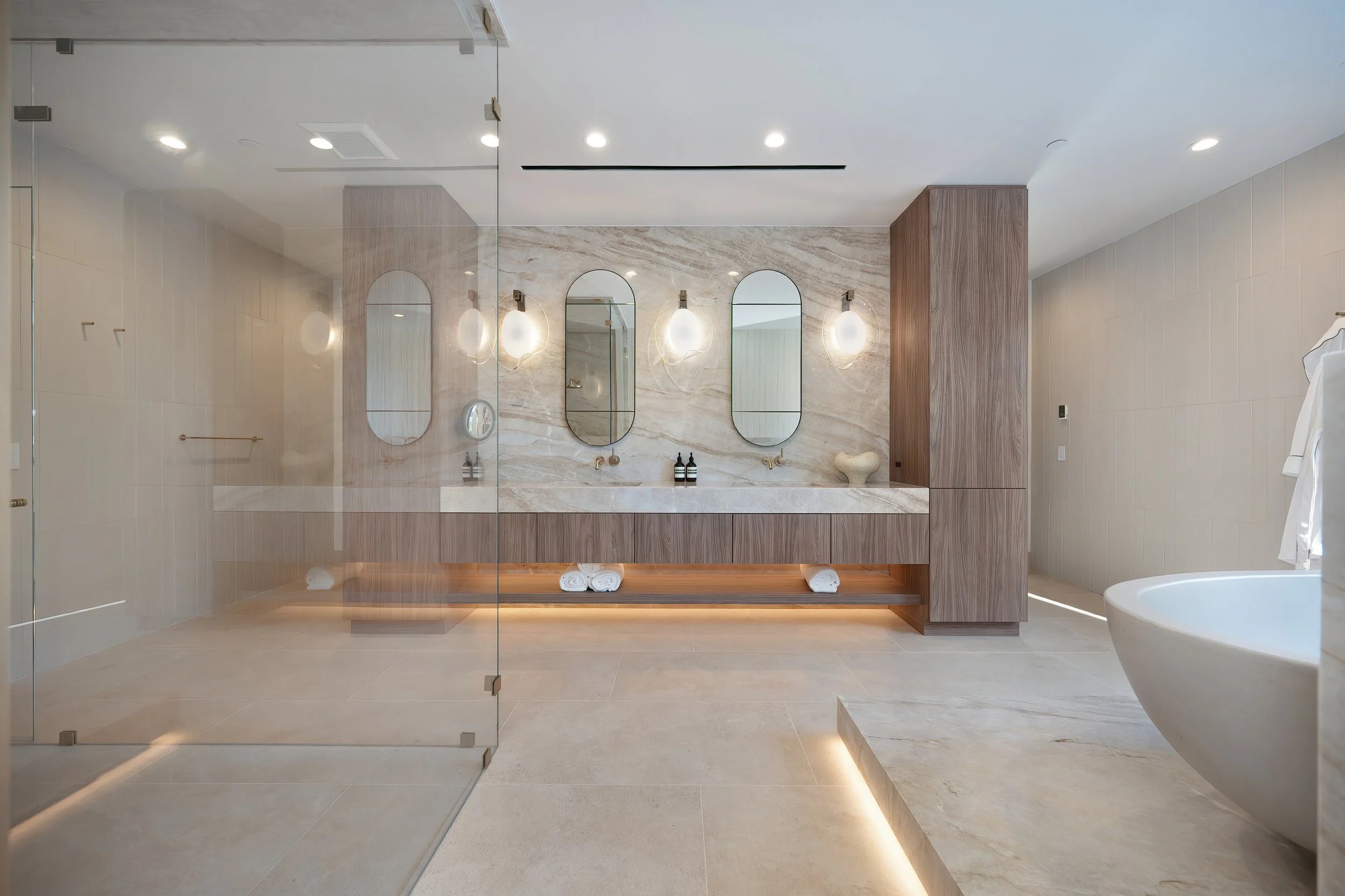 COSMOS PRIMARY BATHROOM 1.jpg