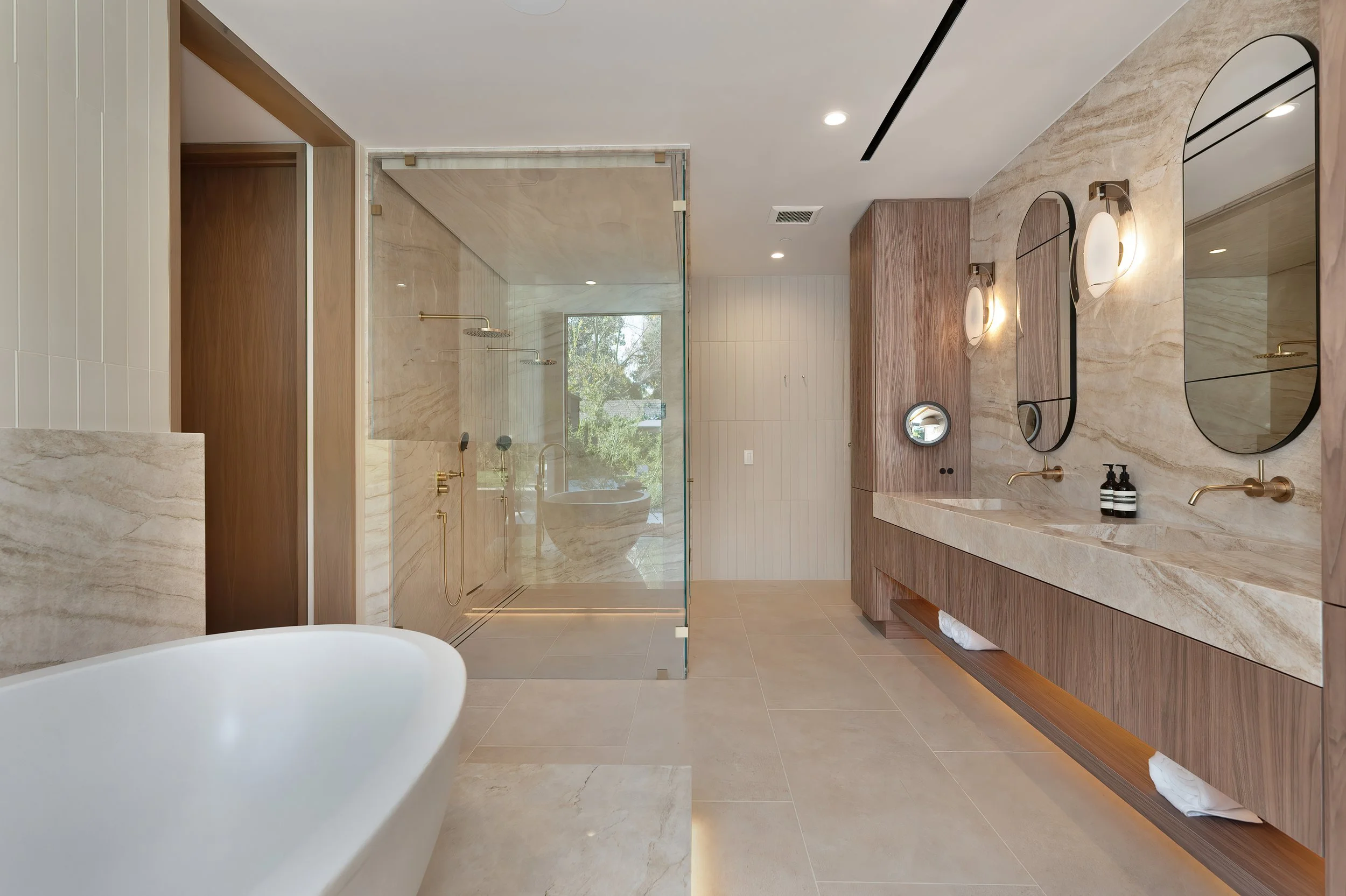 COSMOS PRIMARY BATHROOM 2.jpg