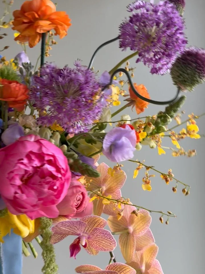 Just thinking about these one of a kind beauties from this spring 💛 
Planner: @julianicoleweddings @macy.julianicoleweddings 
Venue: @bunnhouse 
#ashevillewedding #asheville #weddingflowers #floraldesign