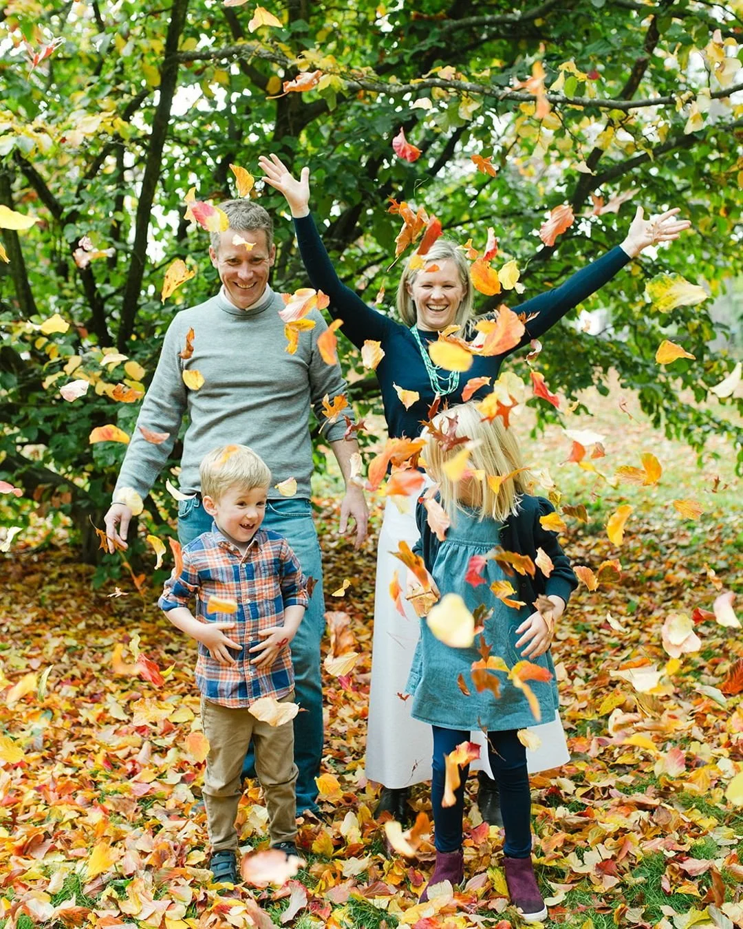 Holy Moly, friends! Holiday Tinies are SOLD OUT!!! 🥳 THANK YOU!!! I am SO excited to get to see so many wonderful families at @theheybrook + @thenest_by_northcitystudio this November! If you missed grabbing a Tiny, I still have just a handful of on-