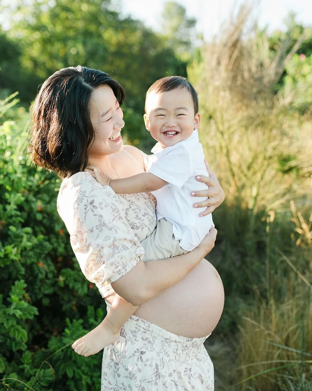 You know what I hear over and over from parents during their second pregnancy? 
&ldquo;It&rsquo;s flying by!&rdquo; or 
&ldquo;I&rsquo;ve hardly had the time to notice it!&rdquo; or 
&ldquo;I don&rsquo;t have ANY pictures of myself pregnant this time