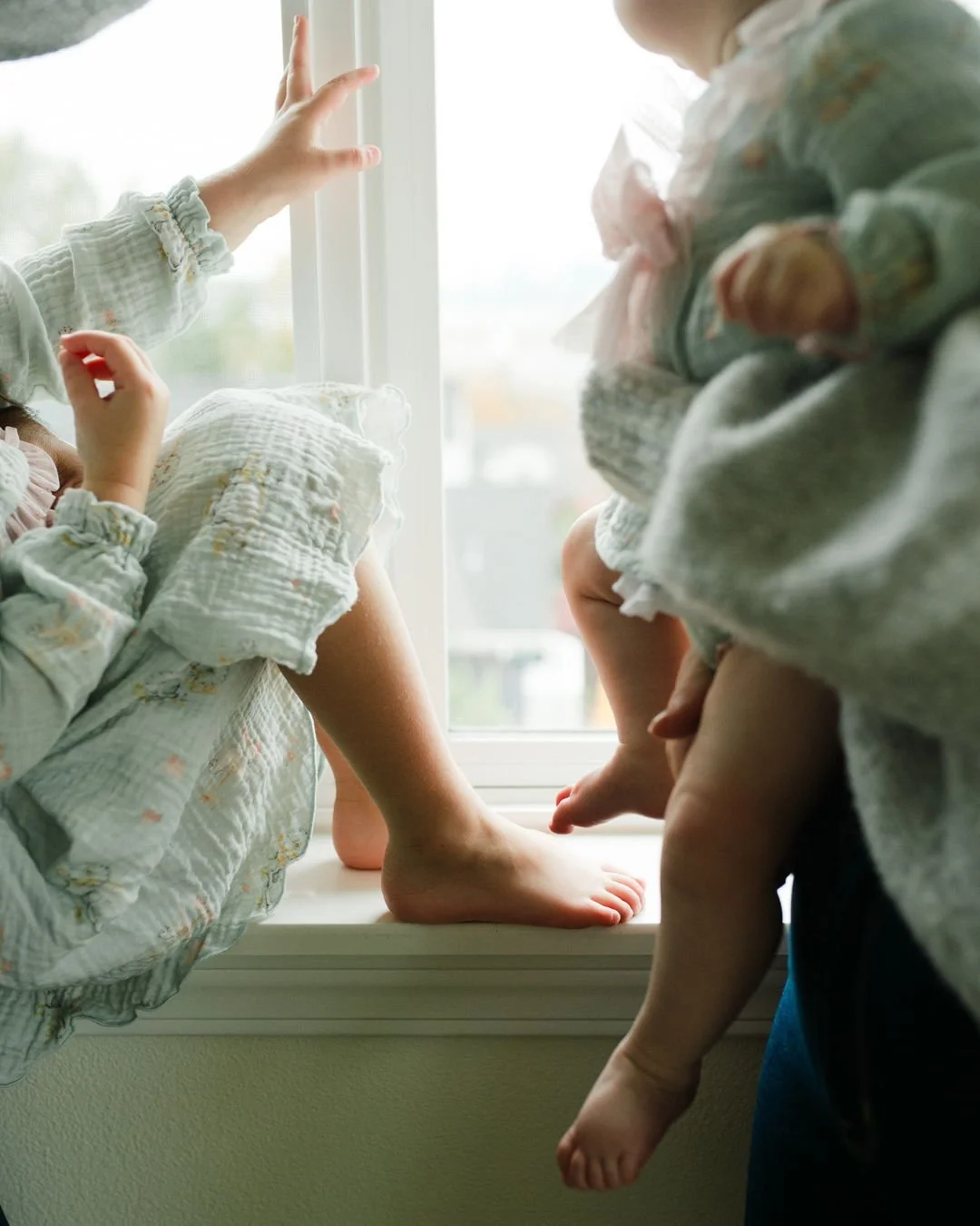 ICYMI: 📷 ❄️ Winter Sessions are now available for booking through my website! (Link in profile!) This includes... In-Home, Snow + Studio Sessions... Maternity, Newborn, Family, Headshots + Small Biz Branding! Shoot me a message if you have any quest