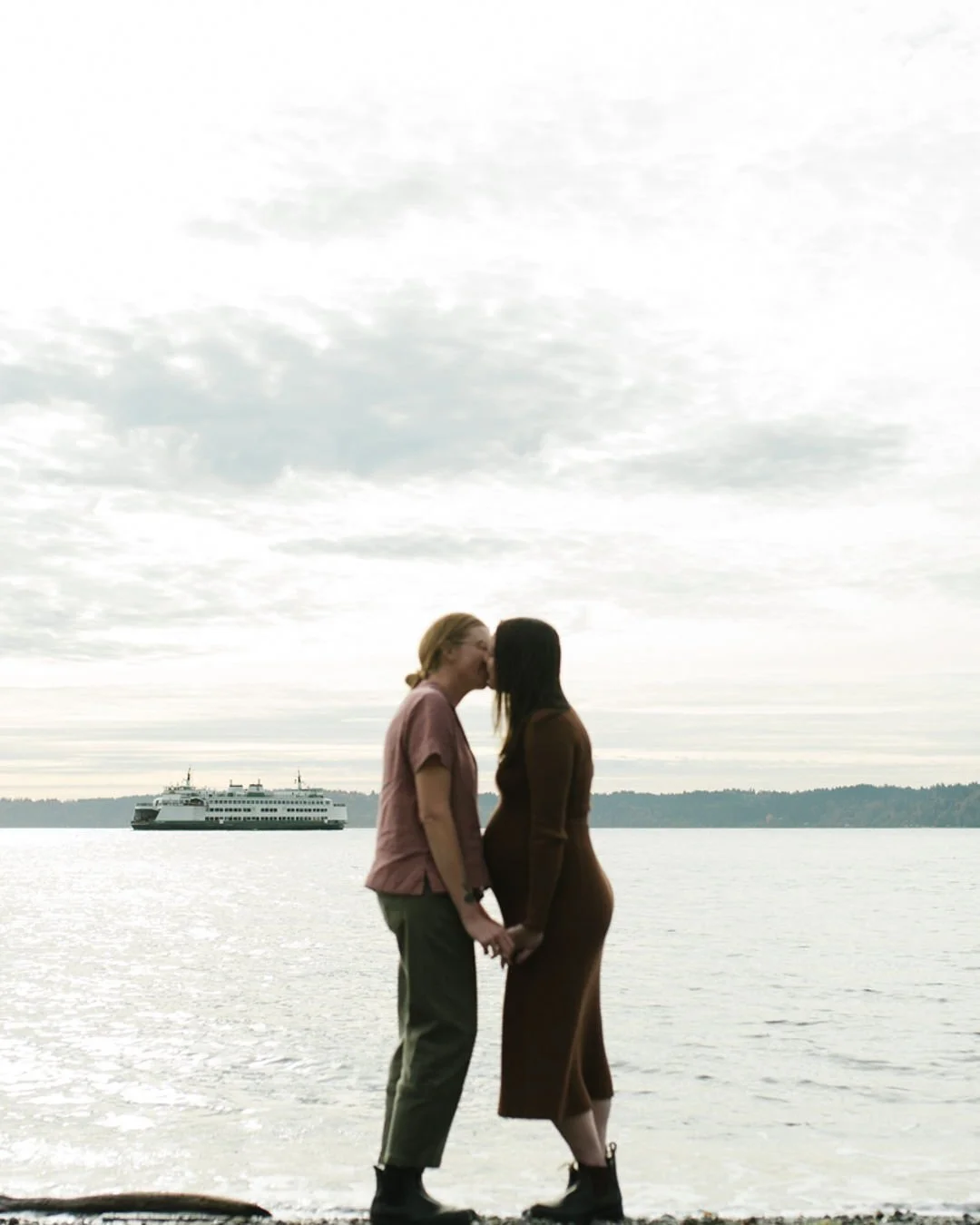 Just really obsessed with this maternity session 😍 Loved getting to document this season of joy + anticipation for this family and can't wait to meet their little one soon! 🤍 

#SeattleMaternity
#WestSeattlePhotographer
#LincolnParkSeattle
#PNWMate