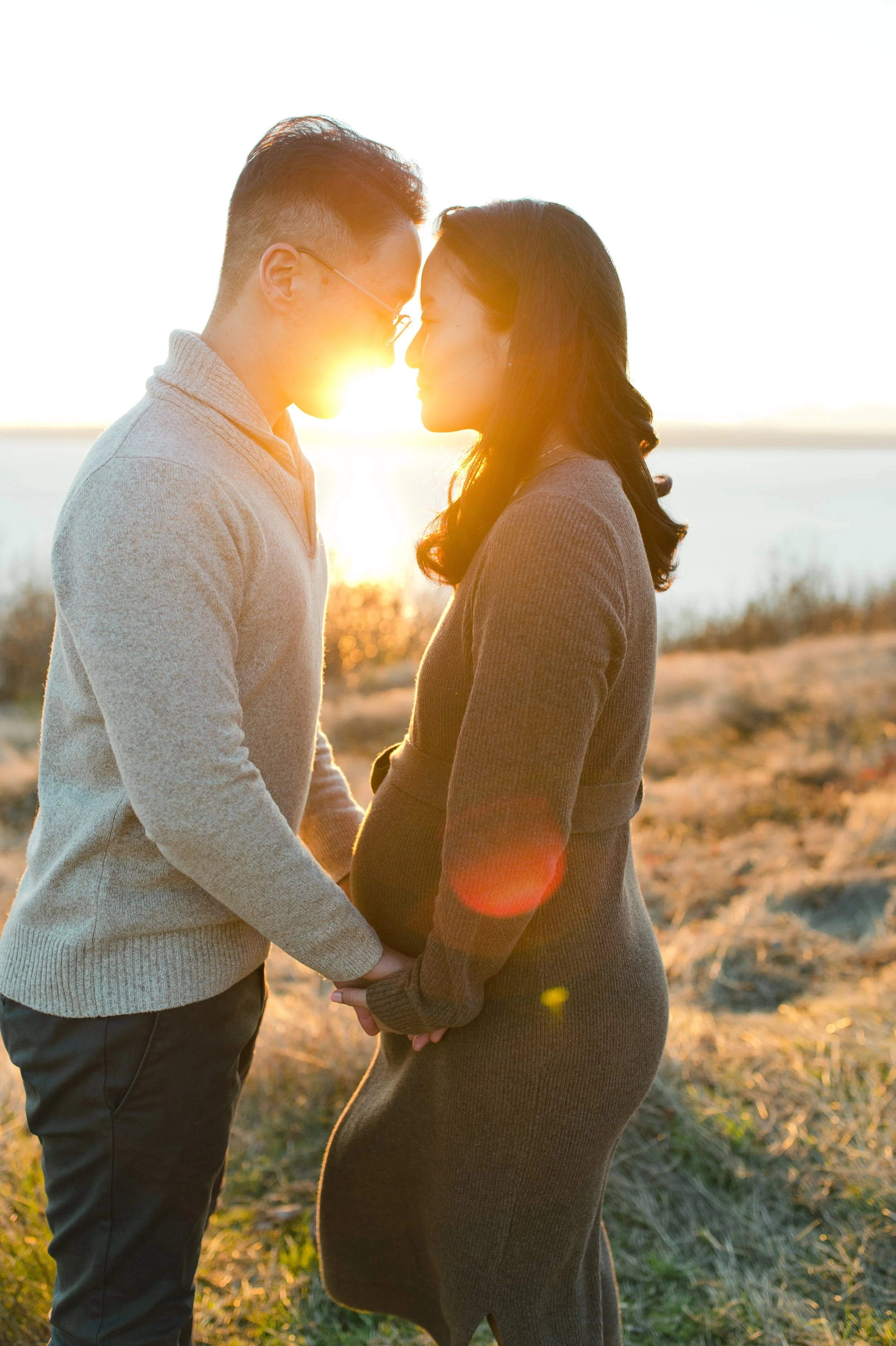 When to Book Your Maternity Session in Seattle