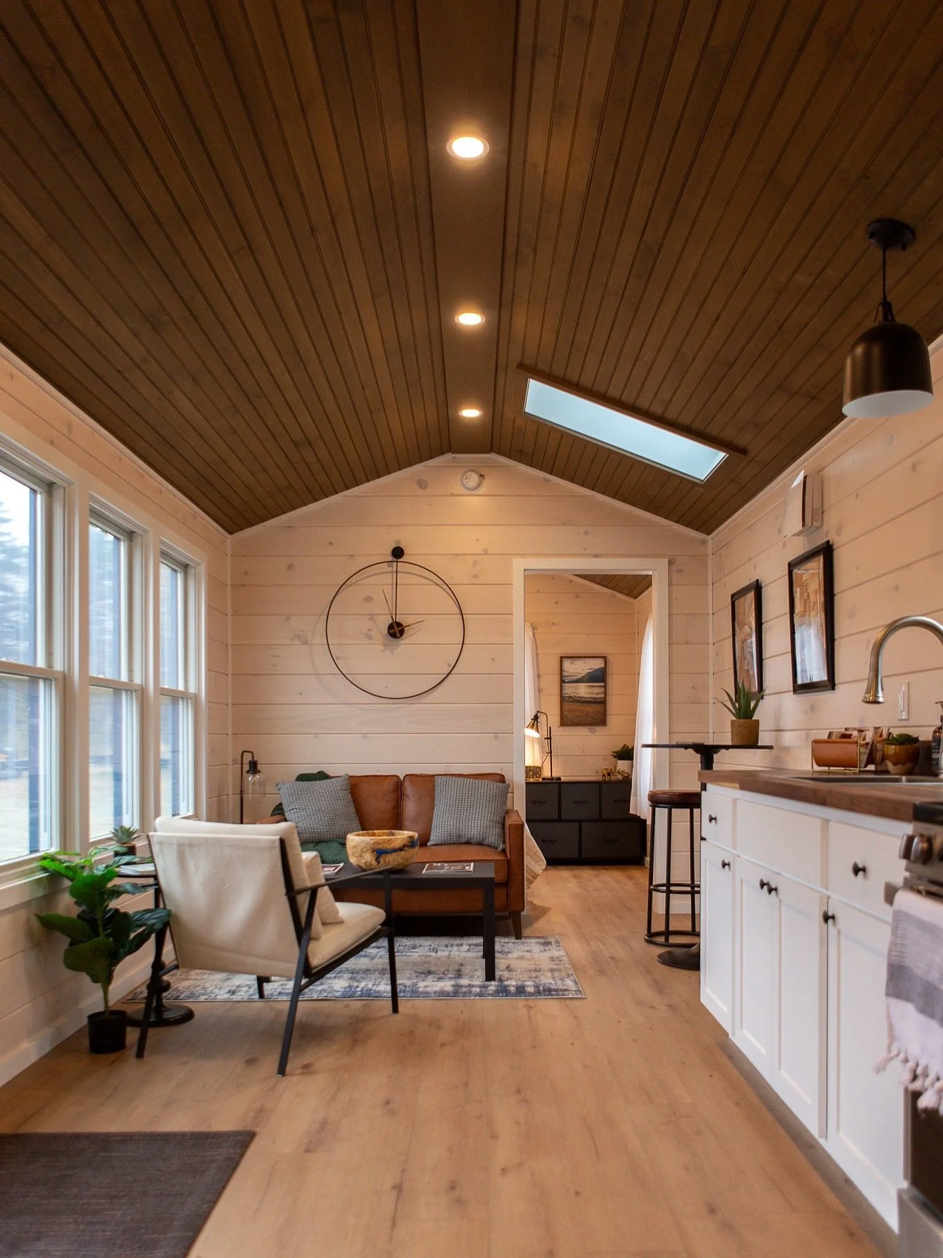 💭🤗Dreaming of a tiny home in 2026?
Make it real with a build reservation and a $2,500 deposit. We will help you choose features, timeline, and delivery. Message us to start!
📸by @taylorforestphotography 10x38 Baxter floor plan 3.  1 BR, large bath