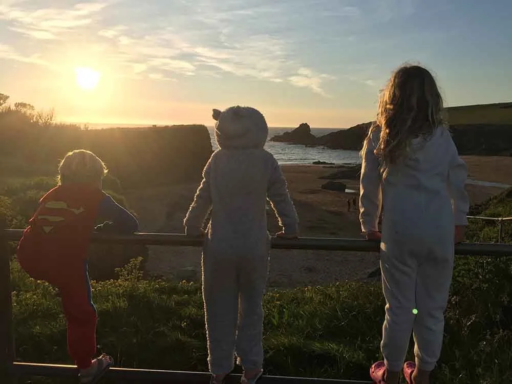 Spring and Summer evenings at Porthcothan Bay are pure magic. 🌞🌙
Whether you&rsquo;re strolling along the beach or watching the sunset, it&rsquo;s the perfect way to unwind after a day of fun. 😌
Make unforgettable memories this summer.
📅 Book now