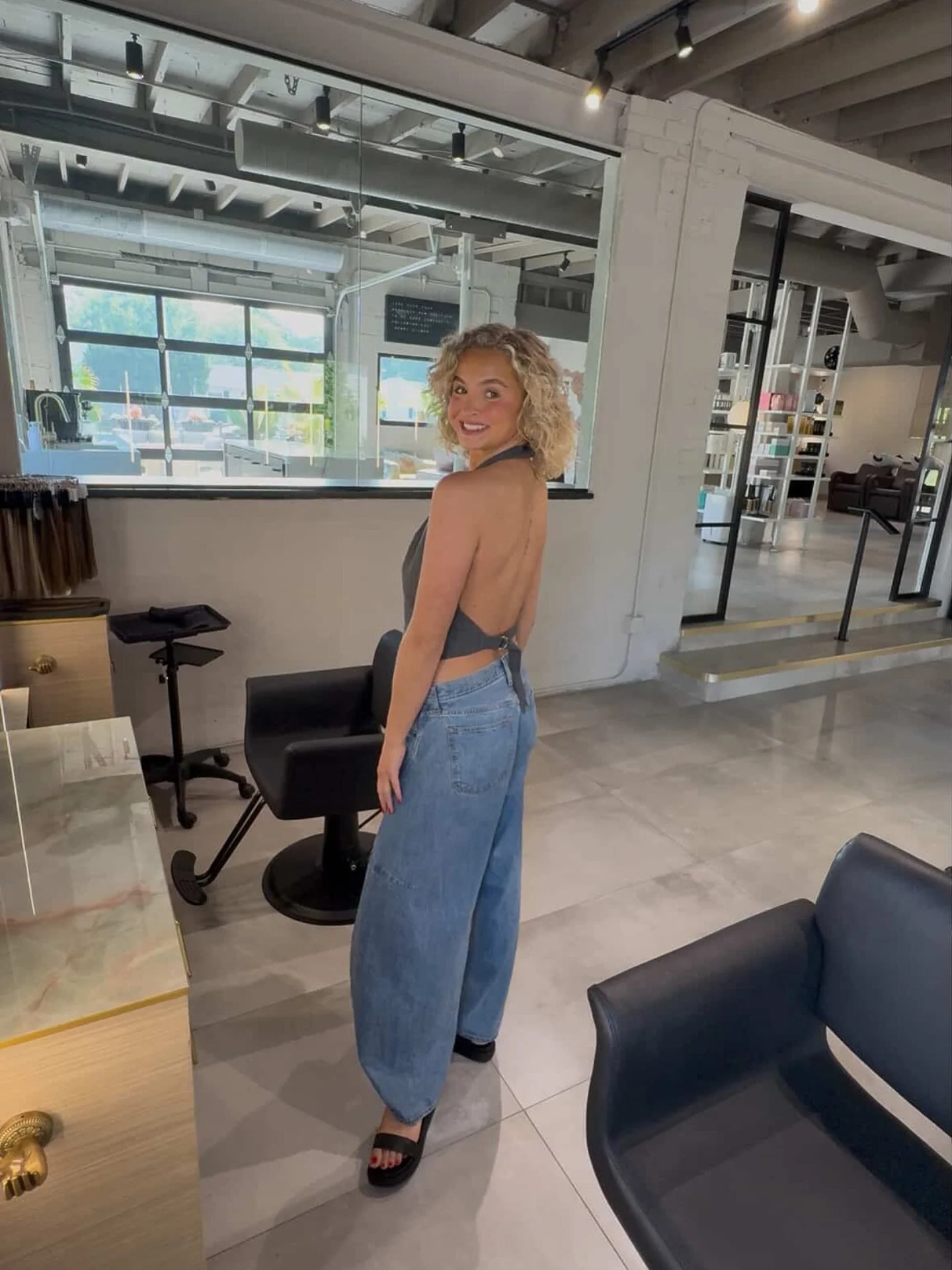 Get to know Gina Bologna, one of our incredible stylists — with over 7 years experience. 💕✨
💇‍♀️Favorite product : Run through detangling spray by @oribe is my everyday go to! A few sprits on damp hair is all you need. Lightweight spray