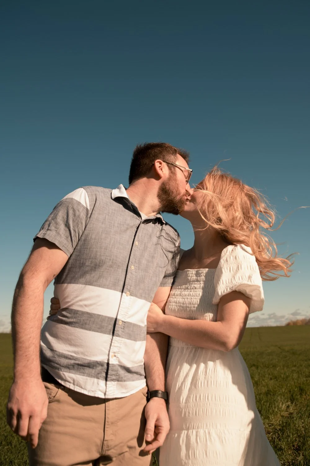 morning sunrise family  mom and dad kiss hair blowing