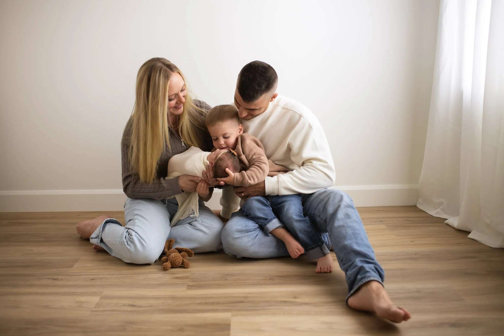 family of 4, lifestyle photos in a studio