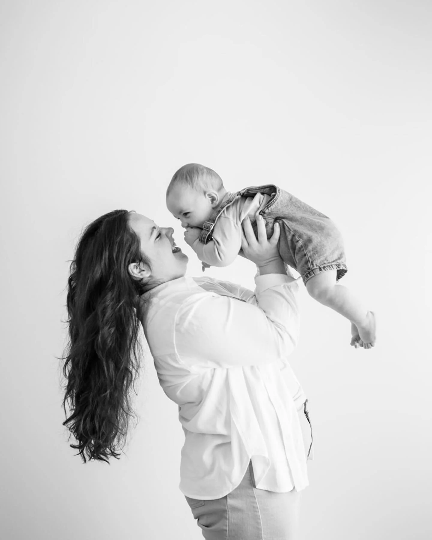 Motherhood Minis - It truly is an honour to photograph mamas and their littles. It&rsquo;s fun, unpredictable, even entertaining 🤭 and as a mom of three, not much surprises me anymore. Bring your kiddos. Let their personalities shine. I&rsquo;ll cap