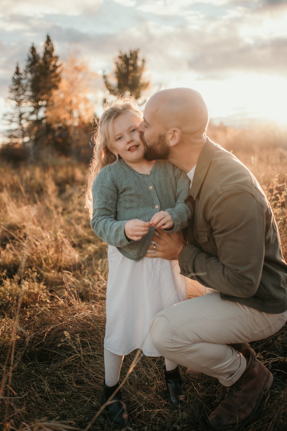 dad and daughter fall photo at sunset
