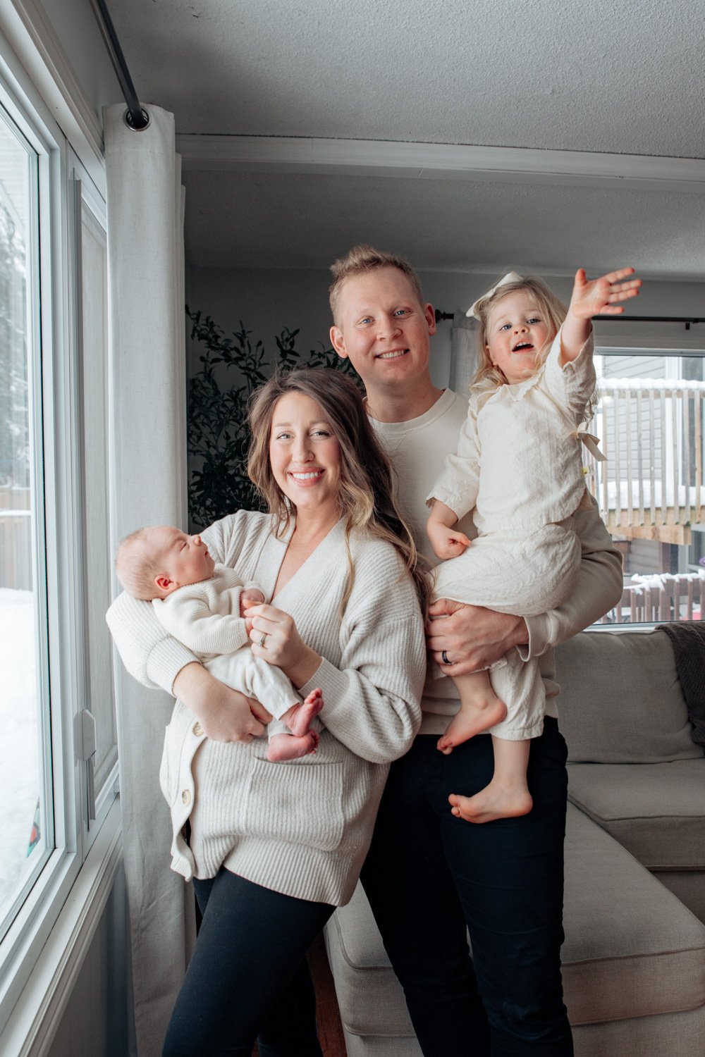 Family of four, lifestyle photoshoot, baby brother and sister