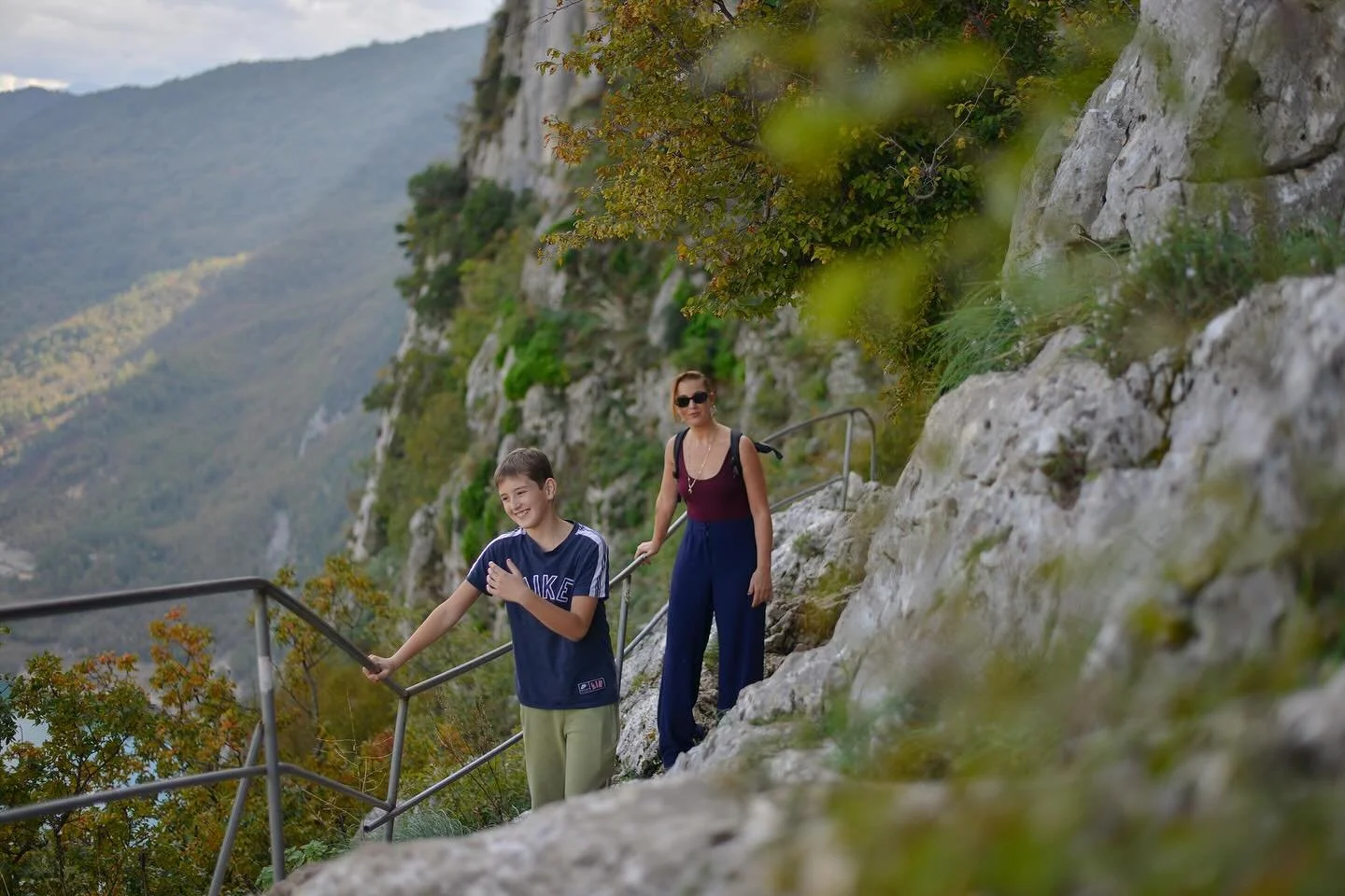 Een uur buiten Tirana is alles stil.
Lake Bovilla , onwerkelijk blauw, omlijst door ruigheid.
Echt een aanrader. Wij hebben genoten.🥾