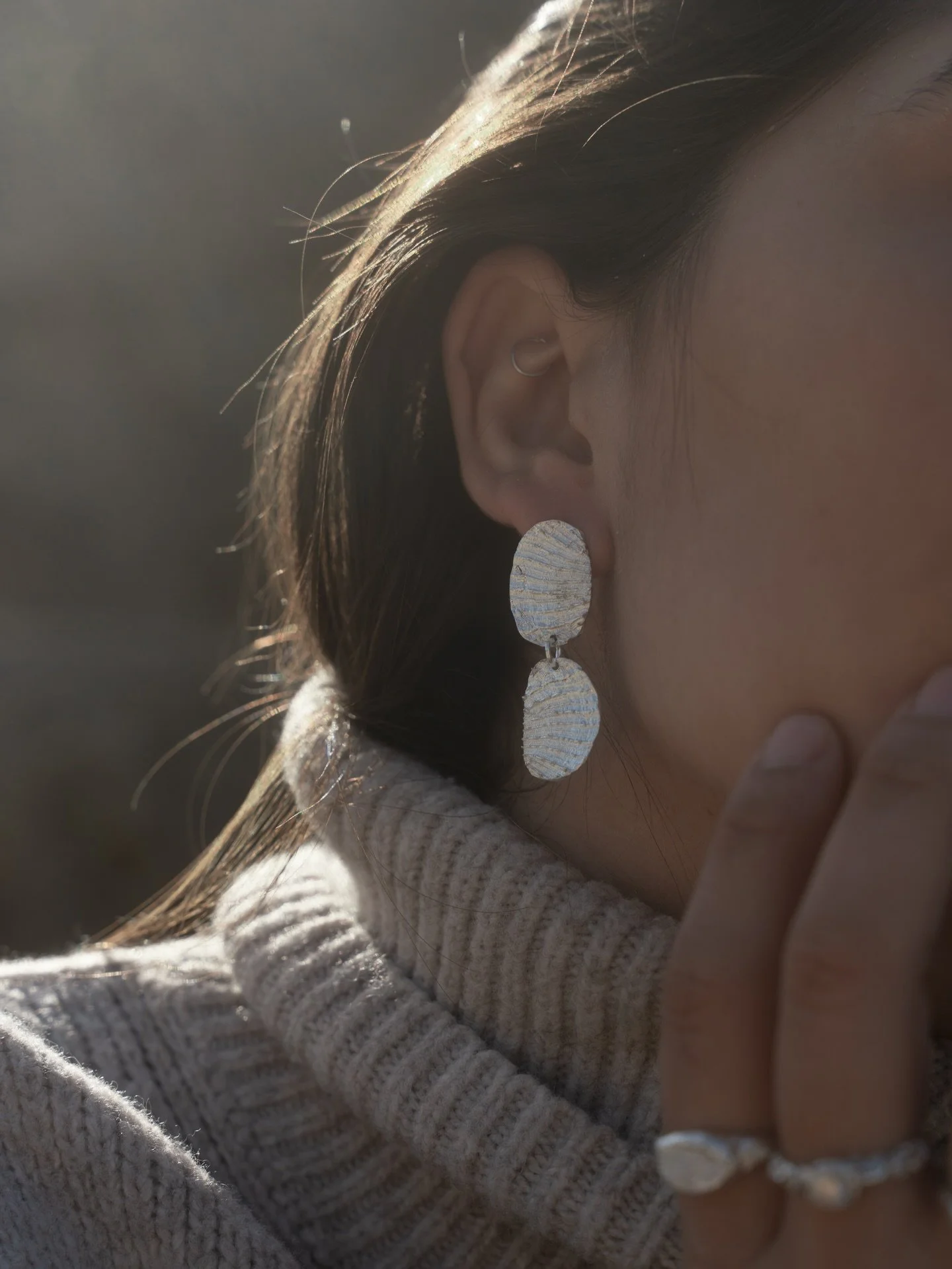 Ocean royal earrings in silver 🤍. 📷: @adi_bousk