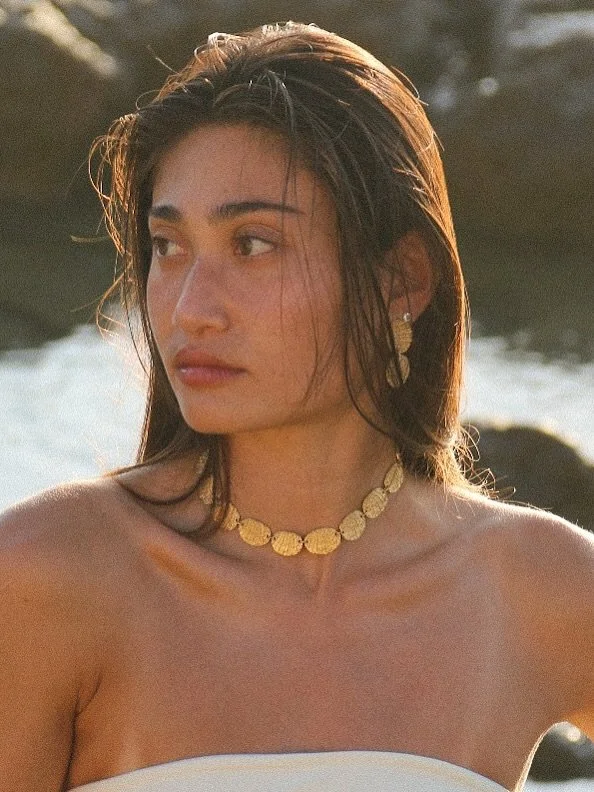 Mermaid vibes 🧜🏻&zwj;♀️
Wearing the &ldquo;ocean royal&rdquo; set🫶🏻