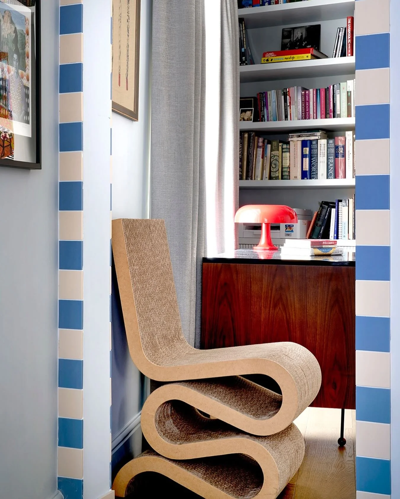 It is actually extremely comfortable 🫶
.
#study #library #tile #tilestyle 
📸Simon Brown