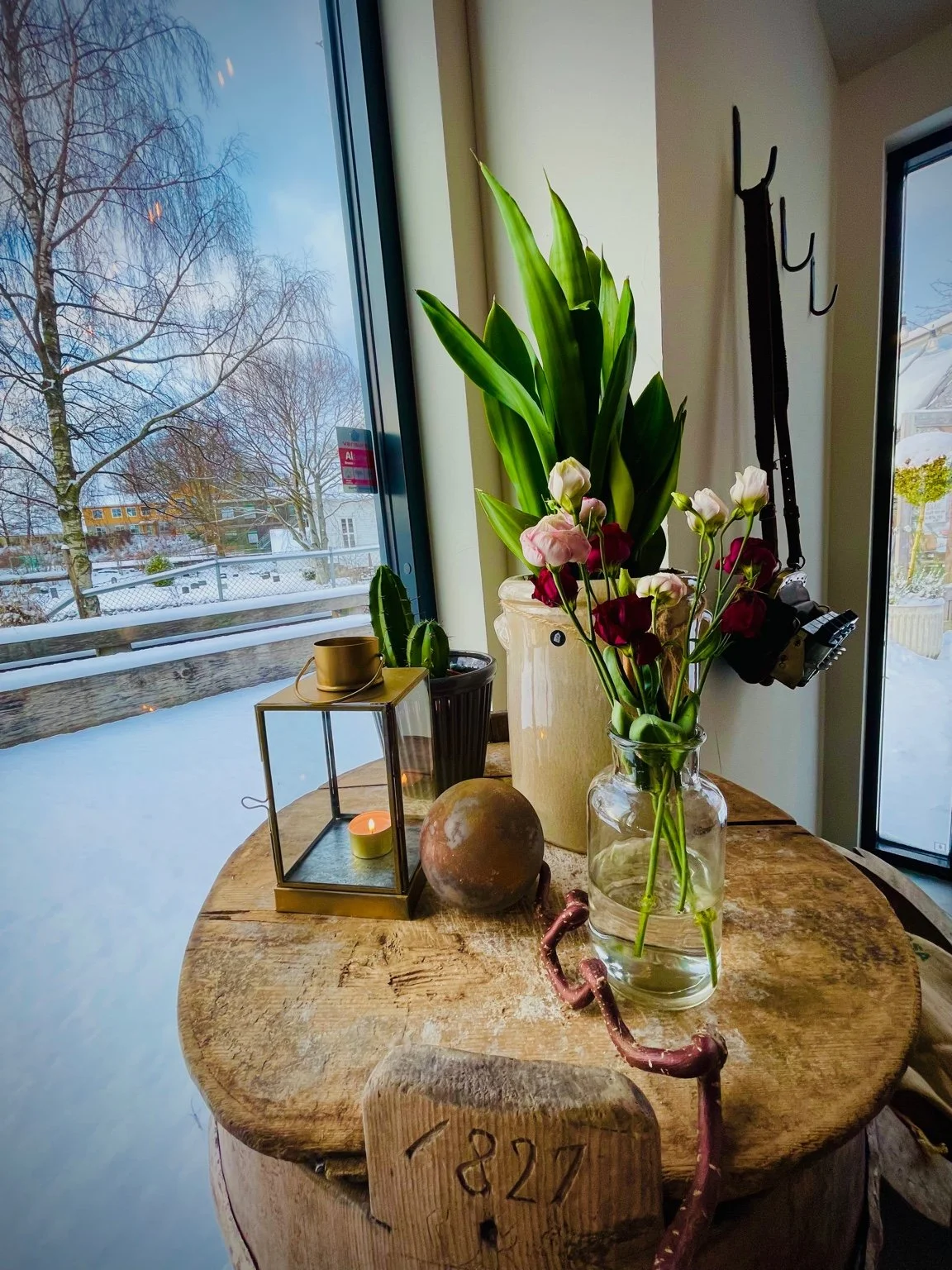Rustic chic café interior at Krokkus Kafé in Hommersåk, Norway with wooden surfaces and fresh flowers