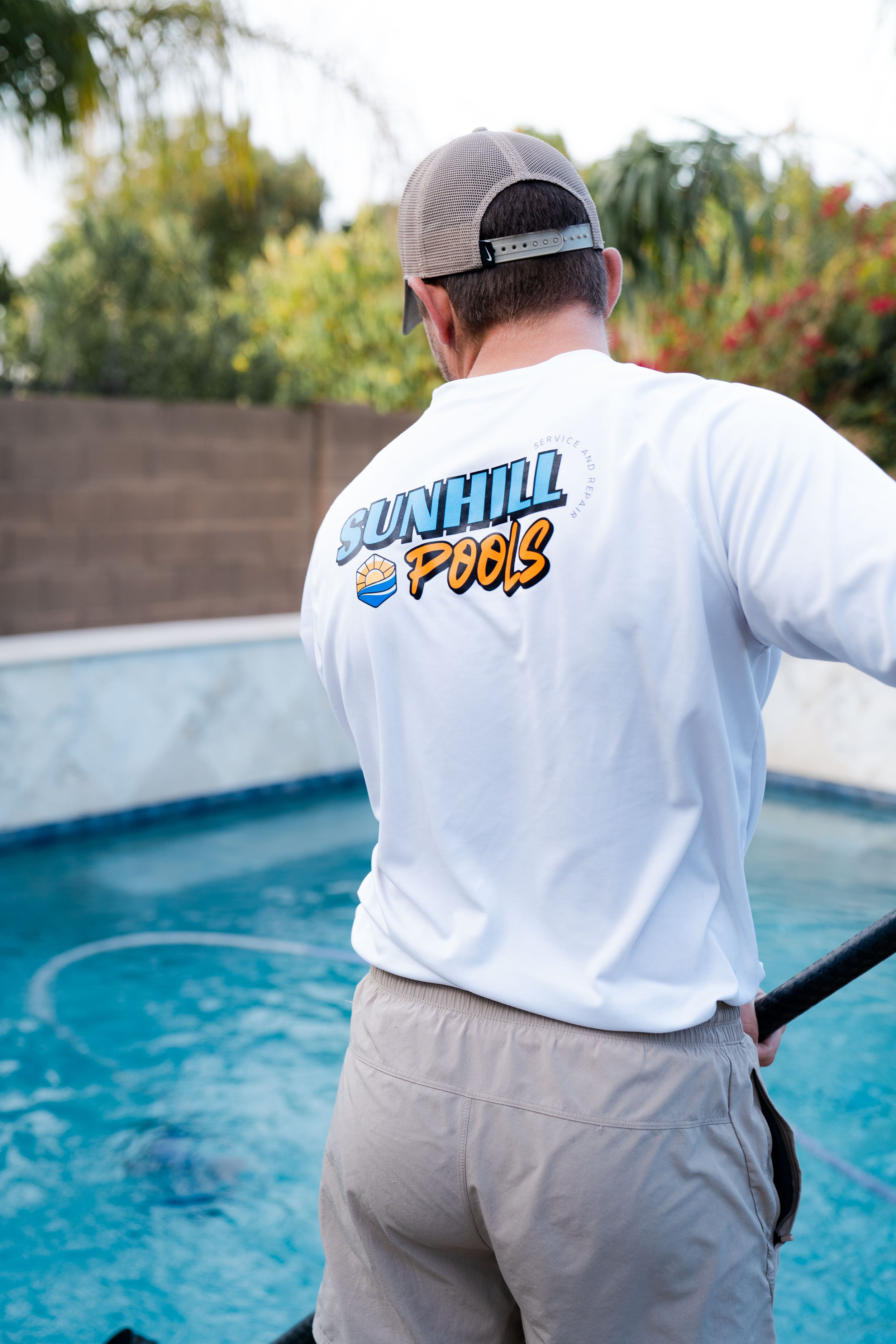 pool tech in surprise Arizona servicing a pool
