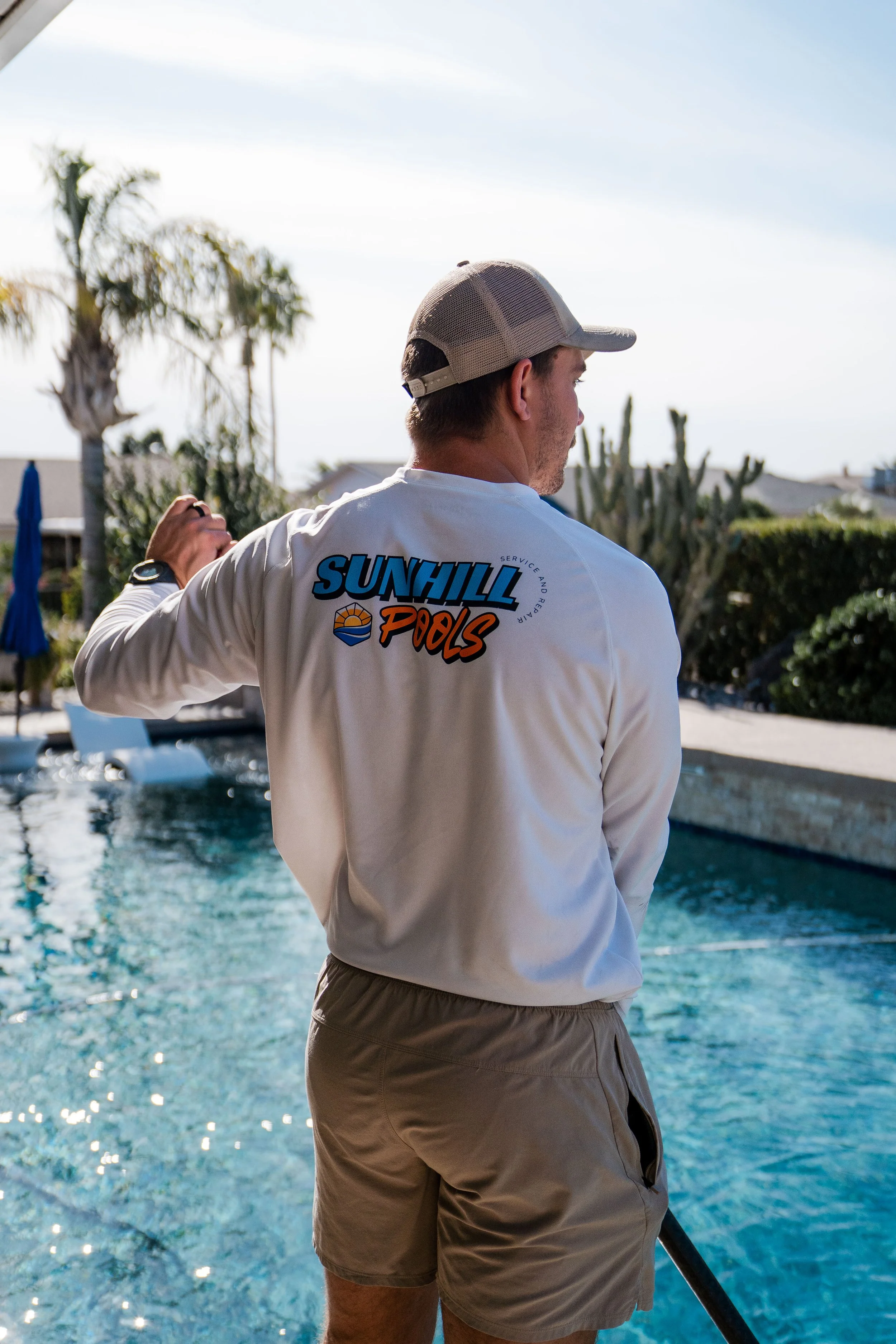 pool tech in surprise Arizona servicing a pool
