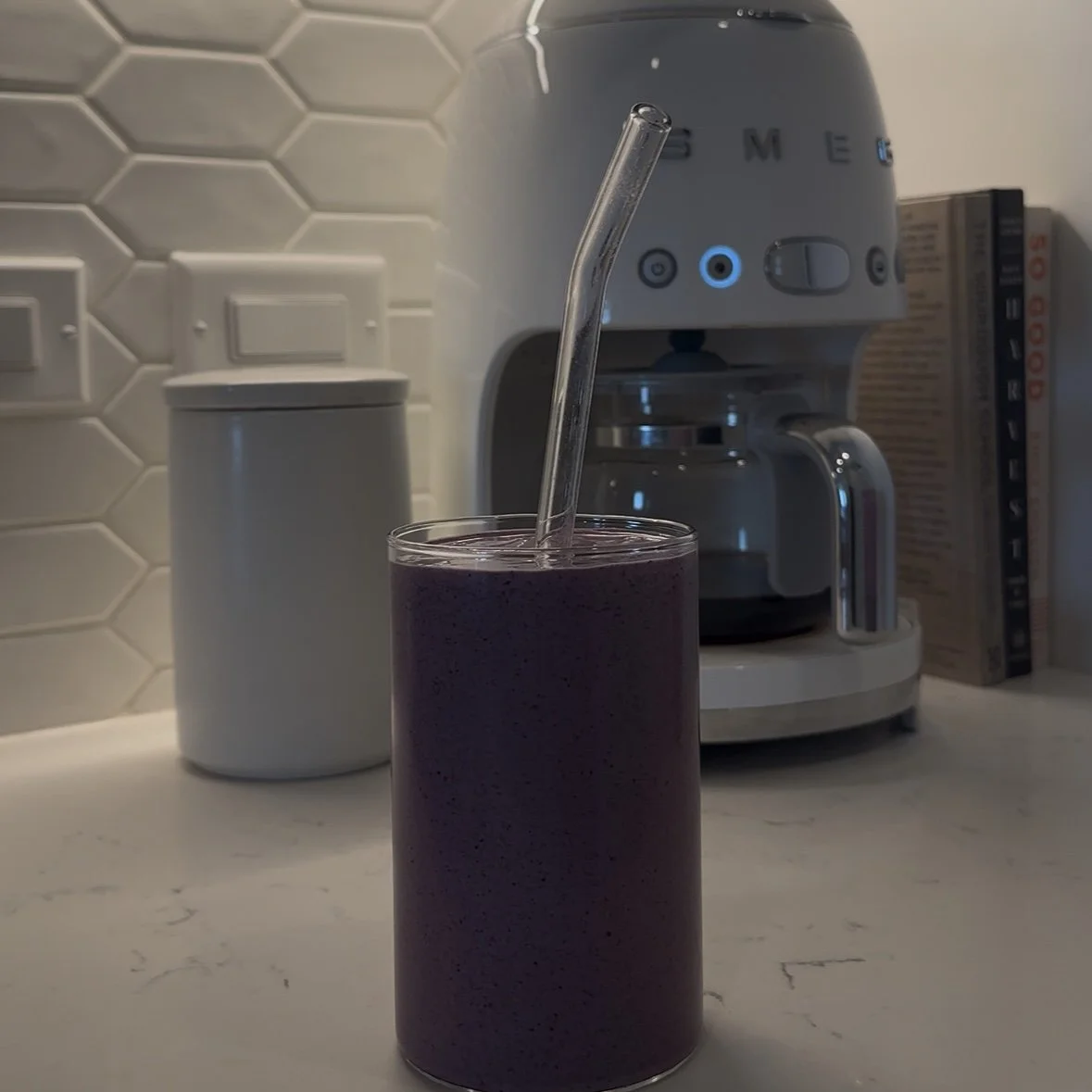 Blueberry Date Smoothie