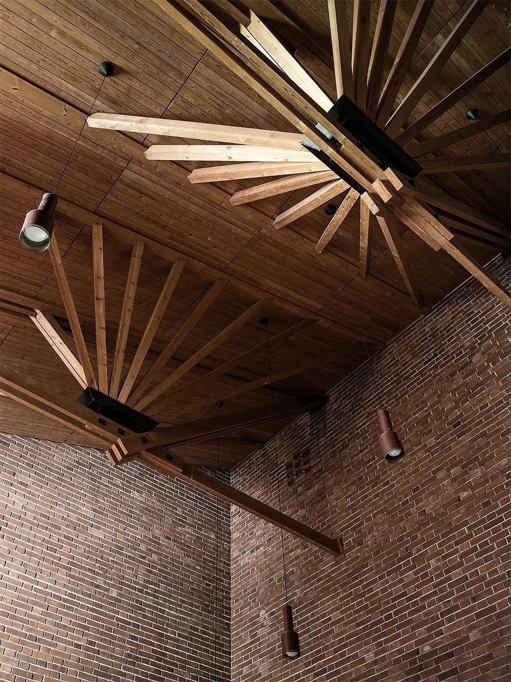 Vigas de madera de la sala principal