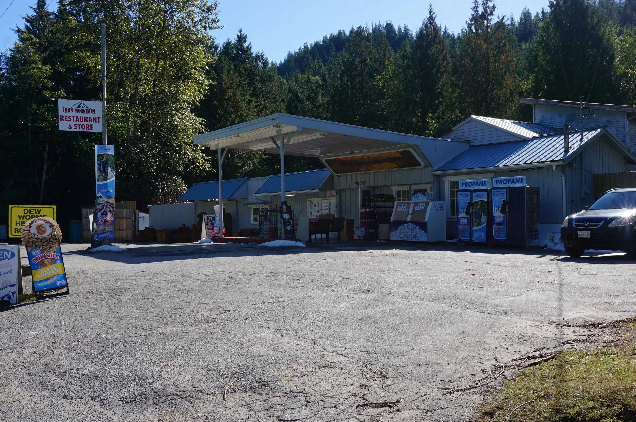 GAS STATION - Maple Ridge - Iron Mountain Store - 28568 Dewdney Trunk Rd