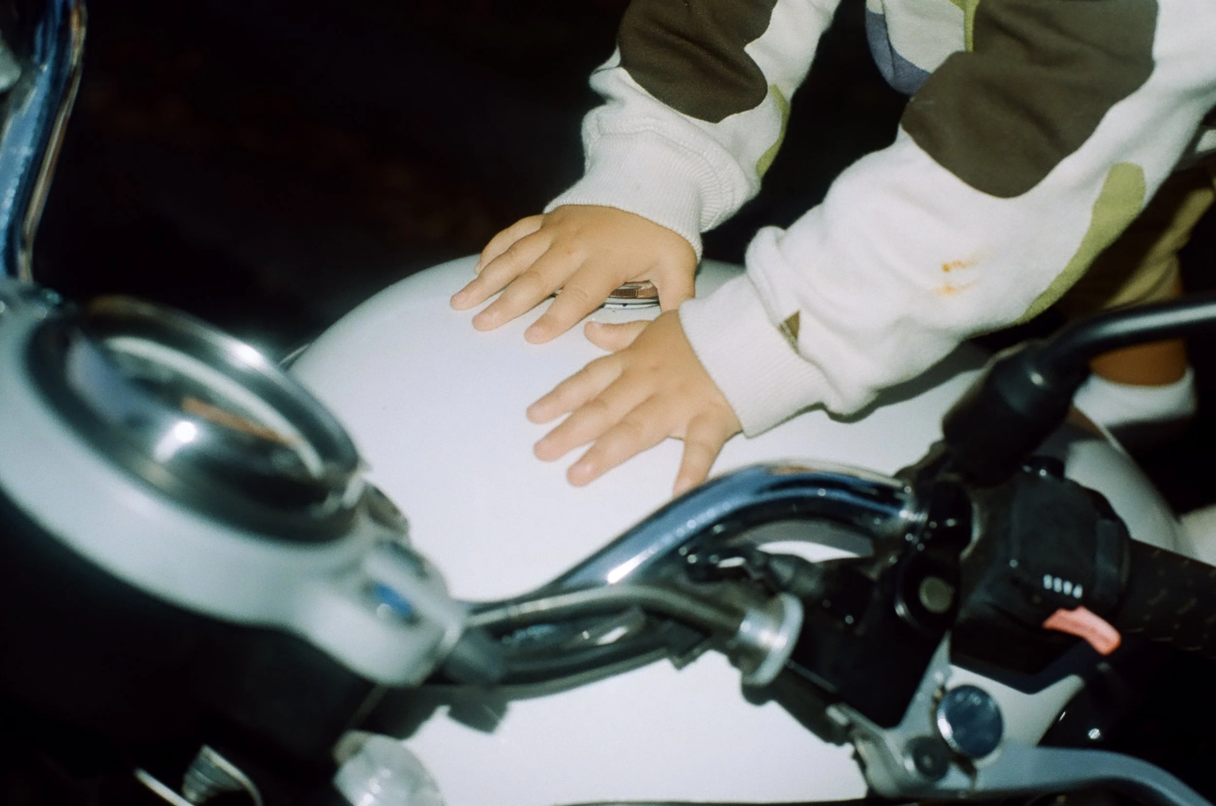 Family Photography in Vancouver, photographing on film. Port Alberni and Tofino Family Film Photographer.