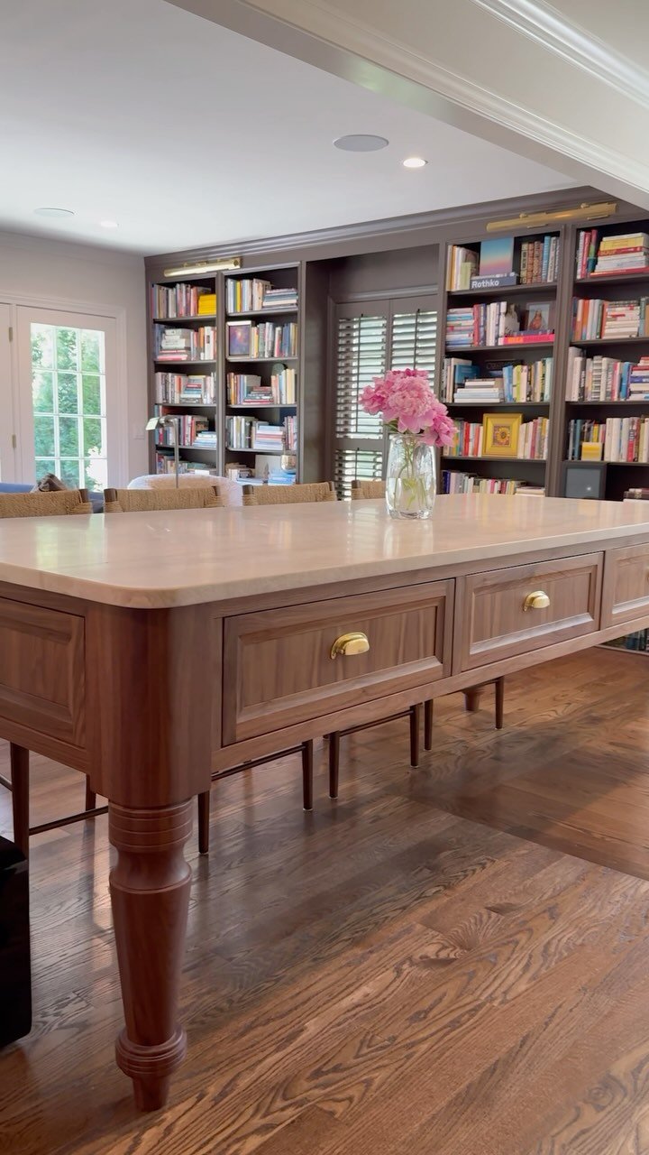Custom walnut island in its final home 🏡 We’re so happy with how this one turned out!
#customfurnituredesign #customfurnıture #woodworking #customwoodworking #detroit #customcabinetry #customwoodwork #millwork #custommillwork #detroitwoodwor