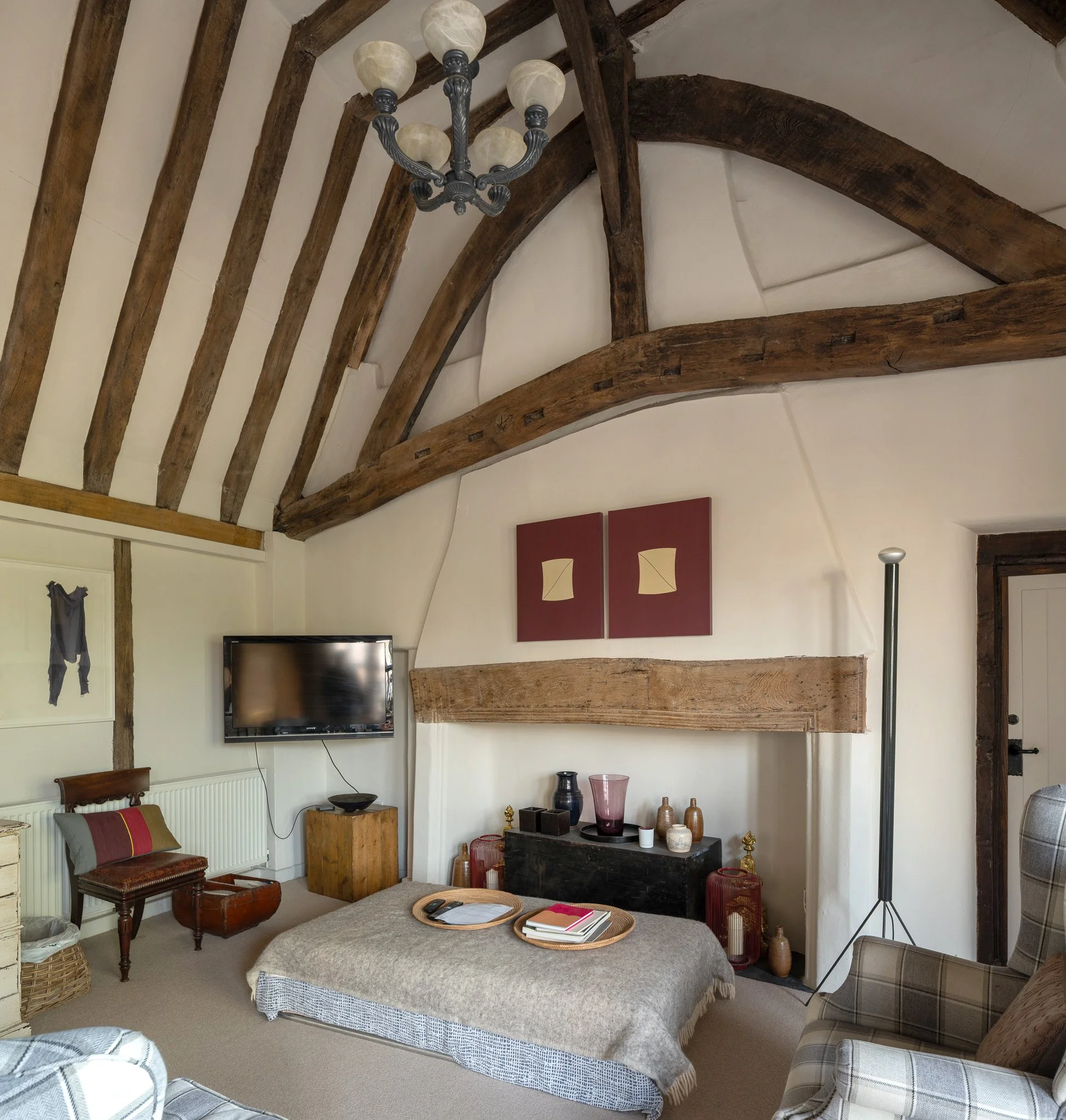 Oak-framed heaven in Merhcant's Room