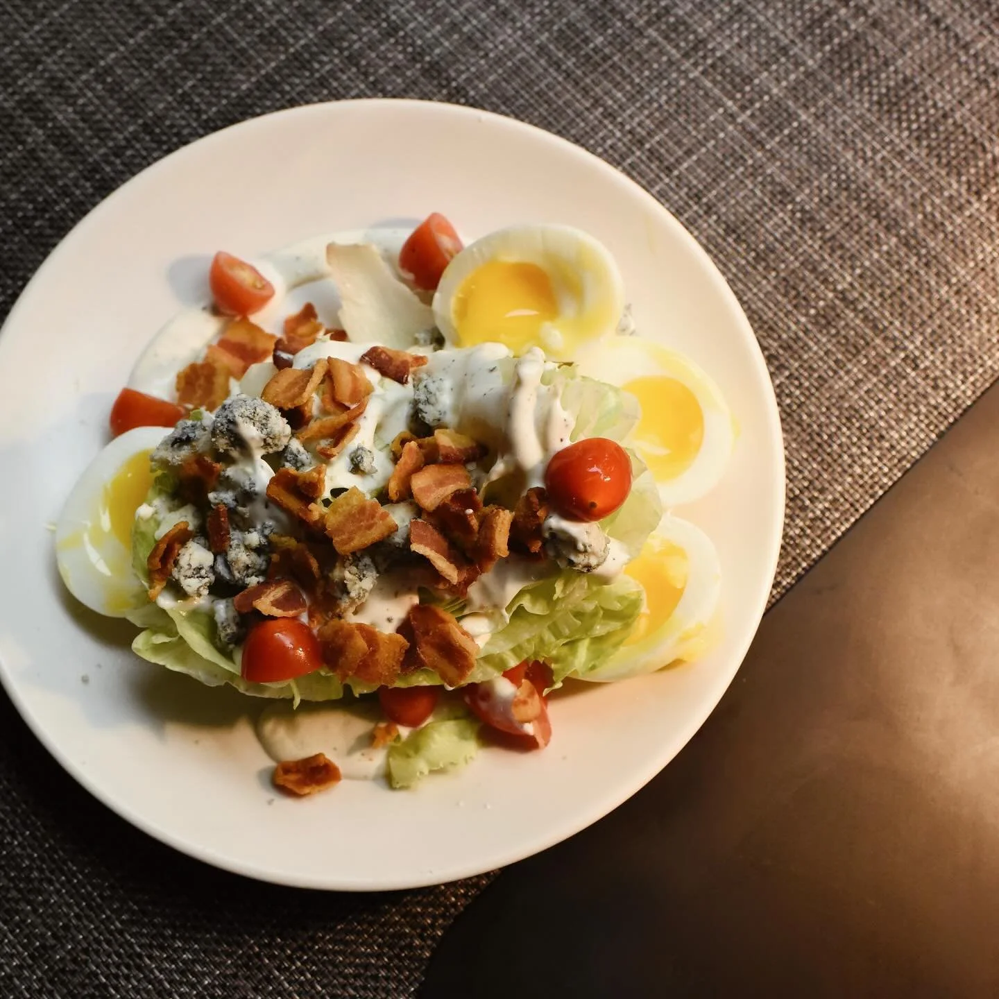 Brunch isn&rsquo;t just pancakes and eggs &mdash; think crisp salads, juicy burgers, and everything in between. Because mid-day cravings deserve options.

#trussrestaurantandbar #lynchburg #va #virginiafoodie #crafted #food #drinks #supportlocal #loc