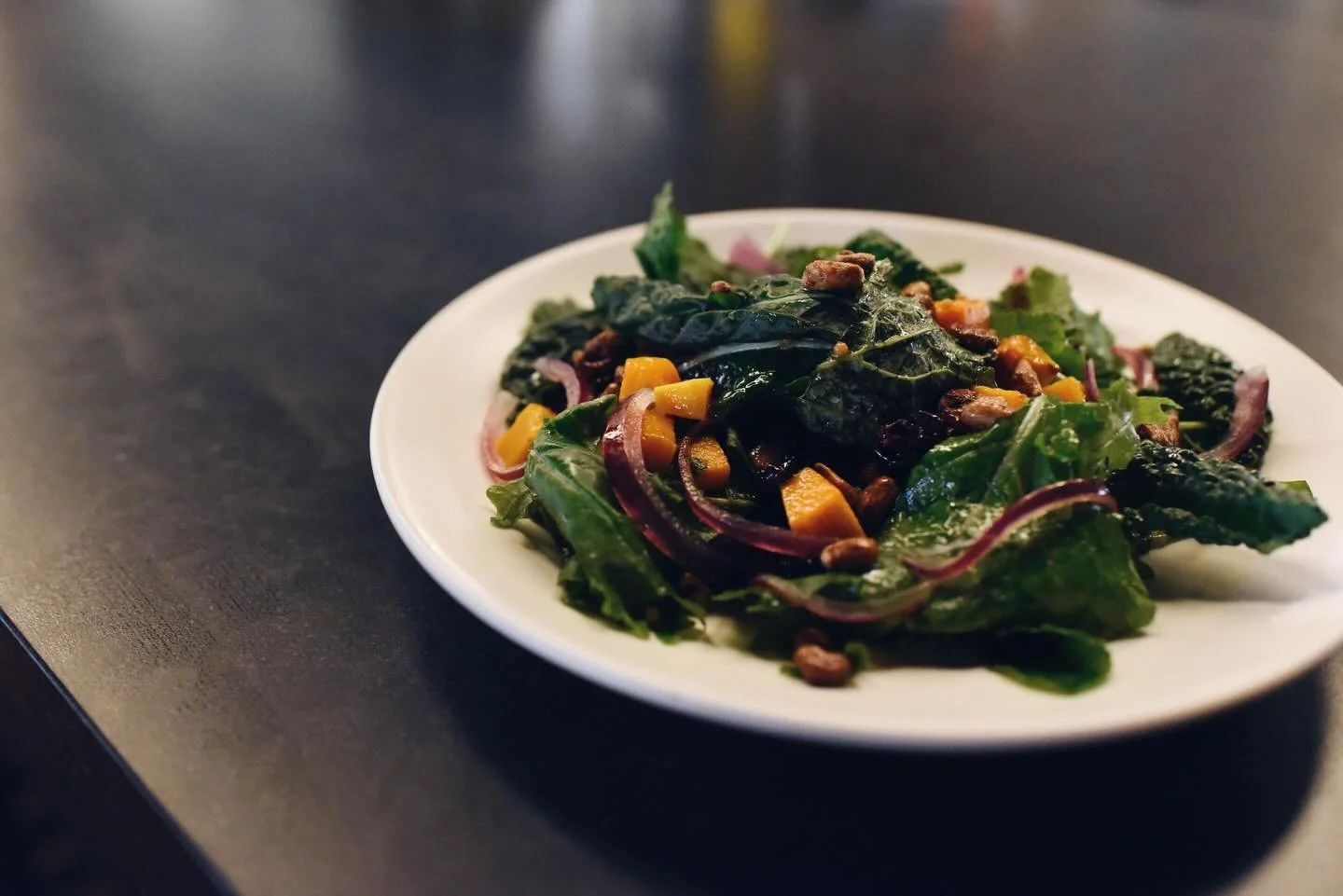 The salad that understood the autumn assignment:
Roasted butternut, baby kale, cranberries, pecans&hellip; and that bourbon-barrel maple mustard magic.
