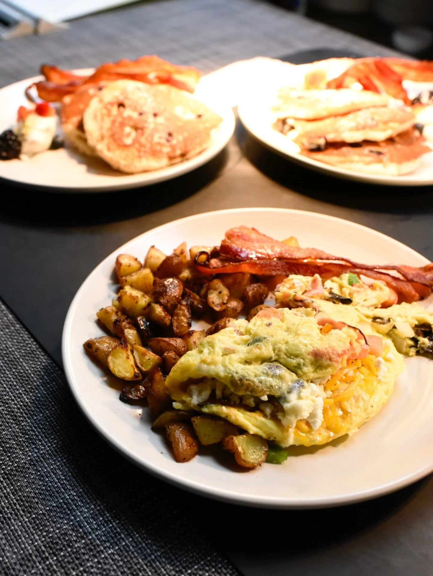 Is brunch calling your name this morning? We are here from 10-3, so come enjoy your favorites! 🍳