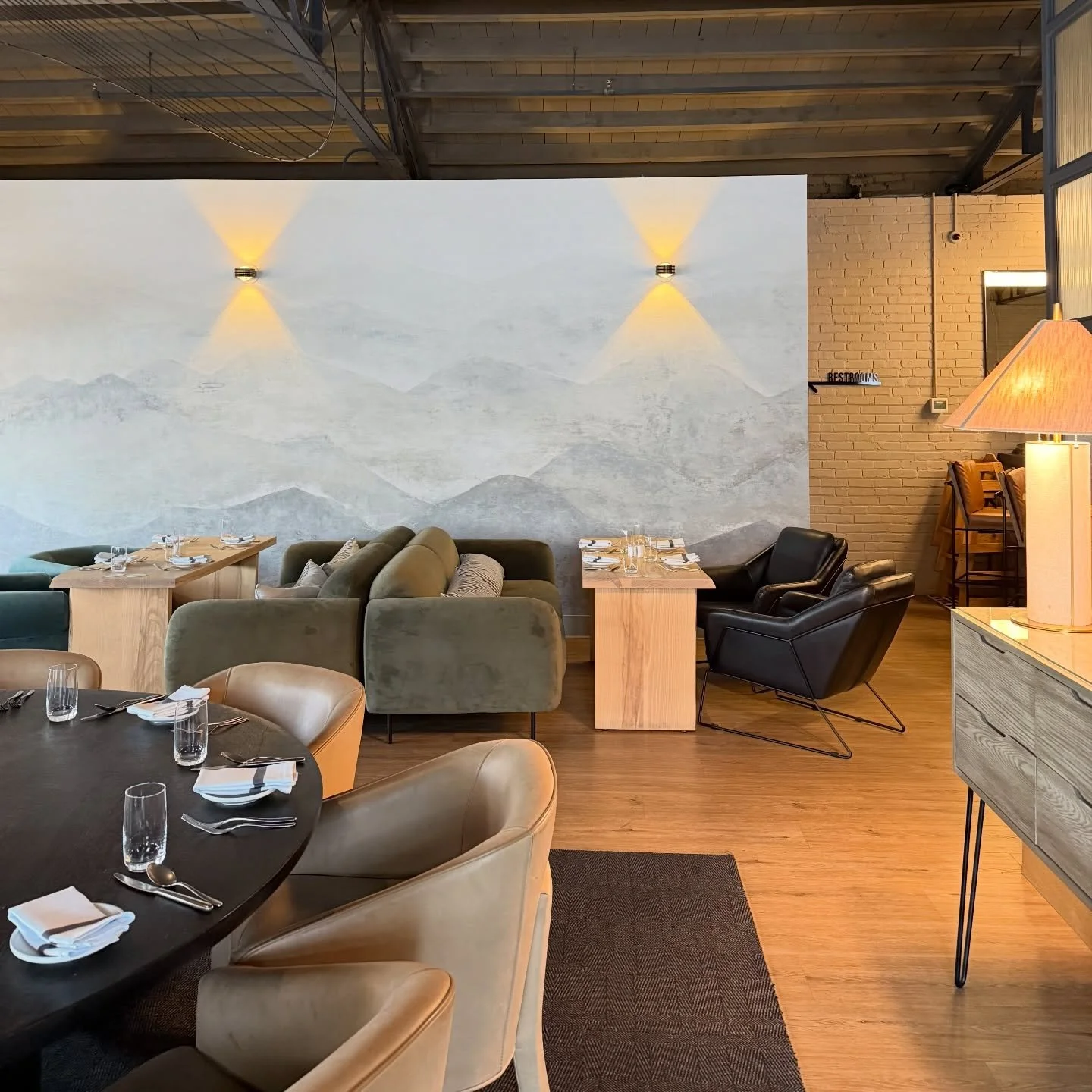 Come escape the rain and enjoy brunch with us today from 10-3 ☔️