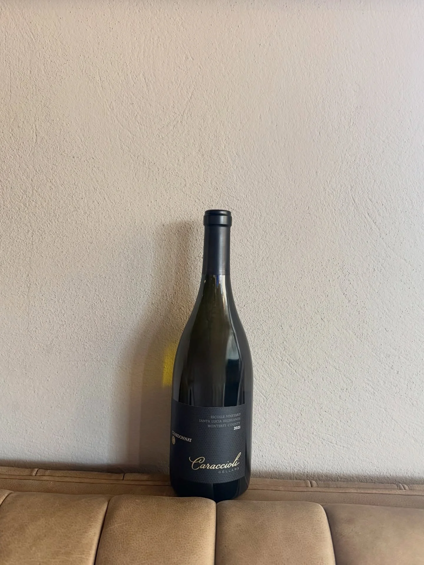 Weekends are best shared.
A good bottle of wine, a beautiful table, and the people you love most. Join us and let the evening linger a little longer 🍷