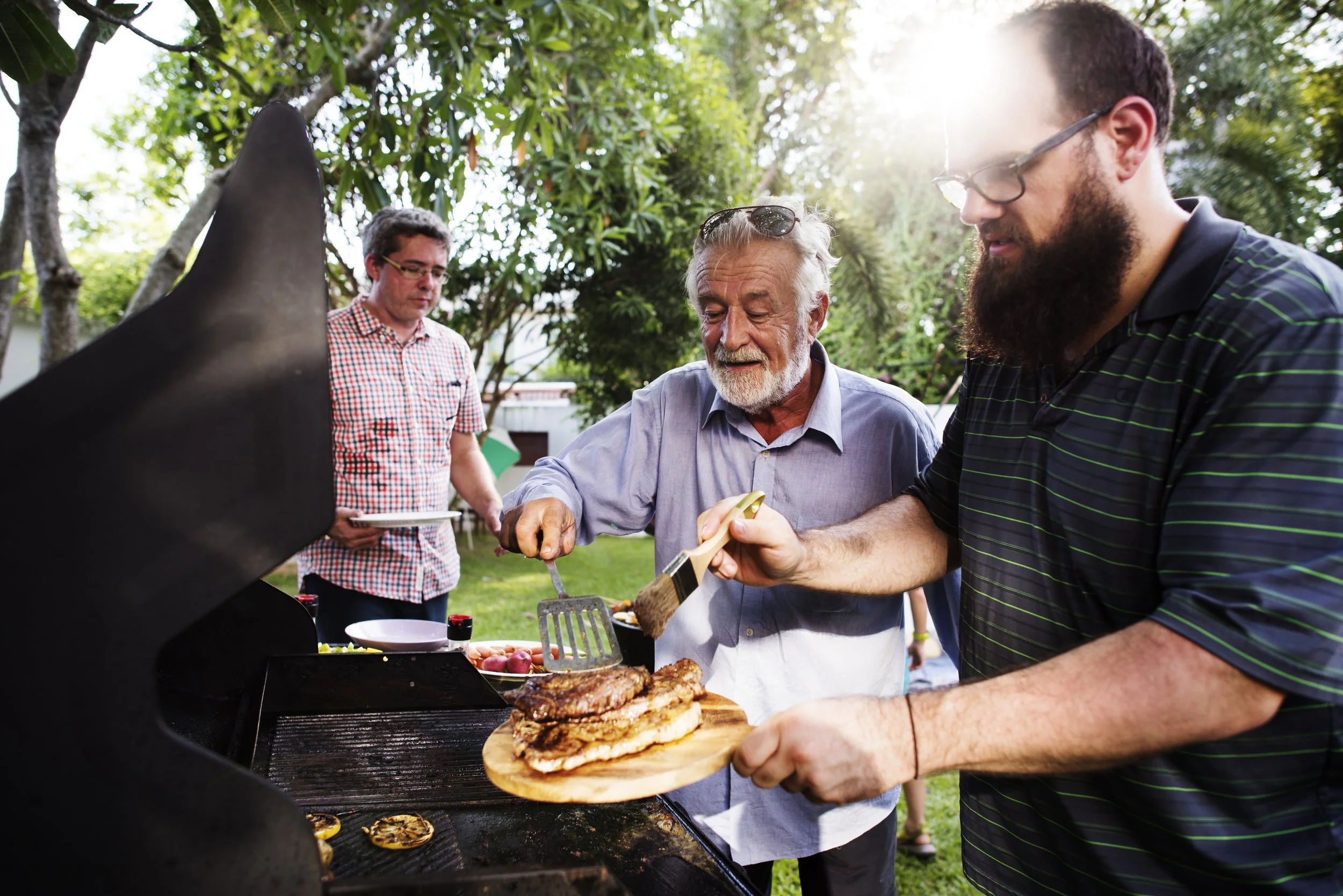 men-helping-cooking-homemade-steak-at-bakcyard-sum-2025-02-10-08-38-48-utc.jpg