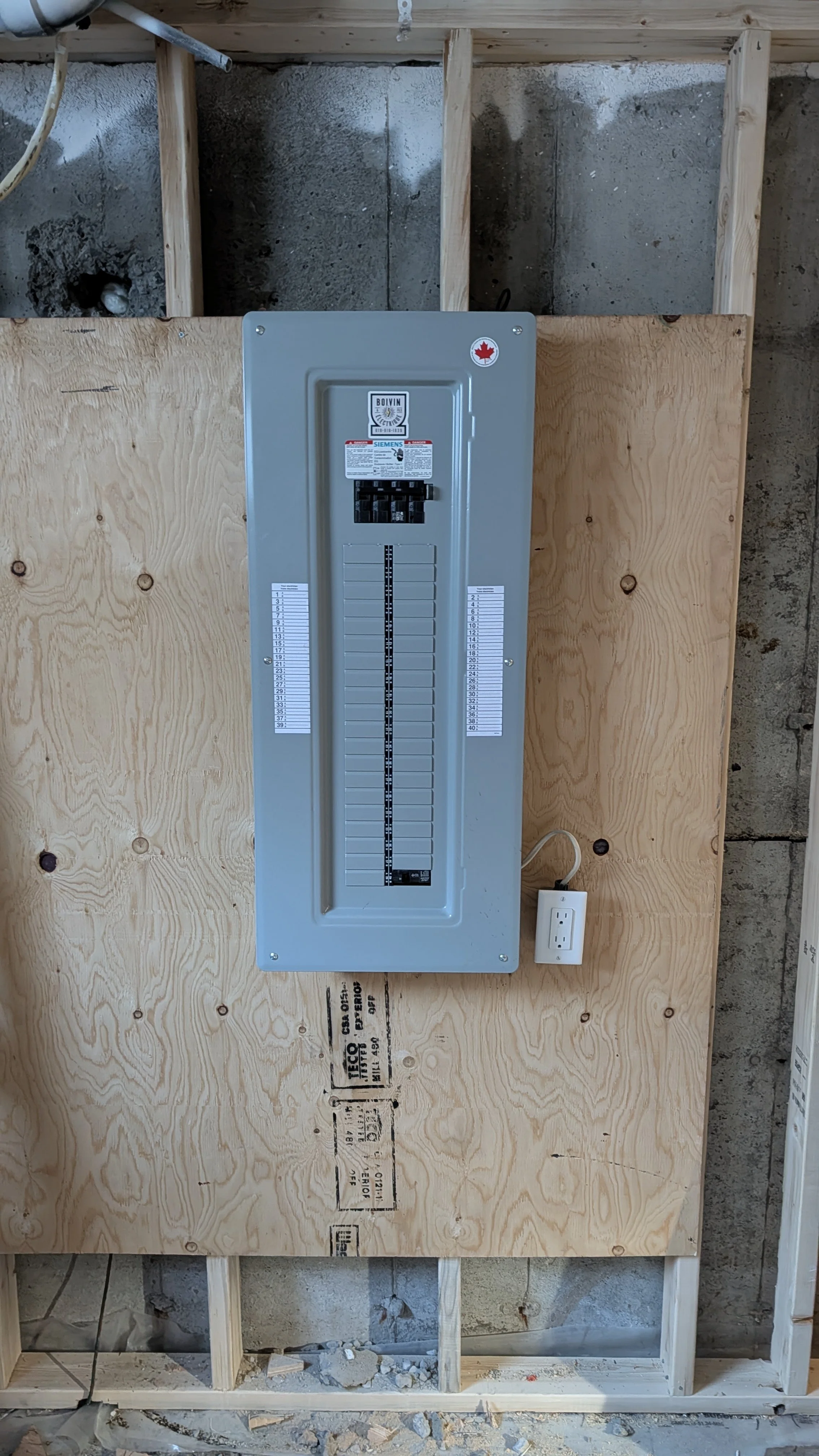 Rehaussement de service de 100 AMP a 200 AMP (vue intérieure) 