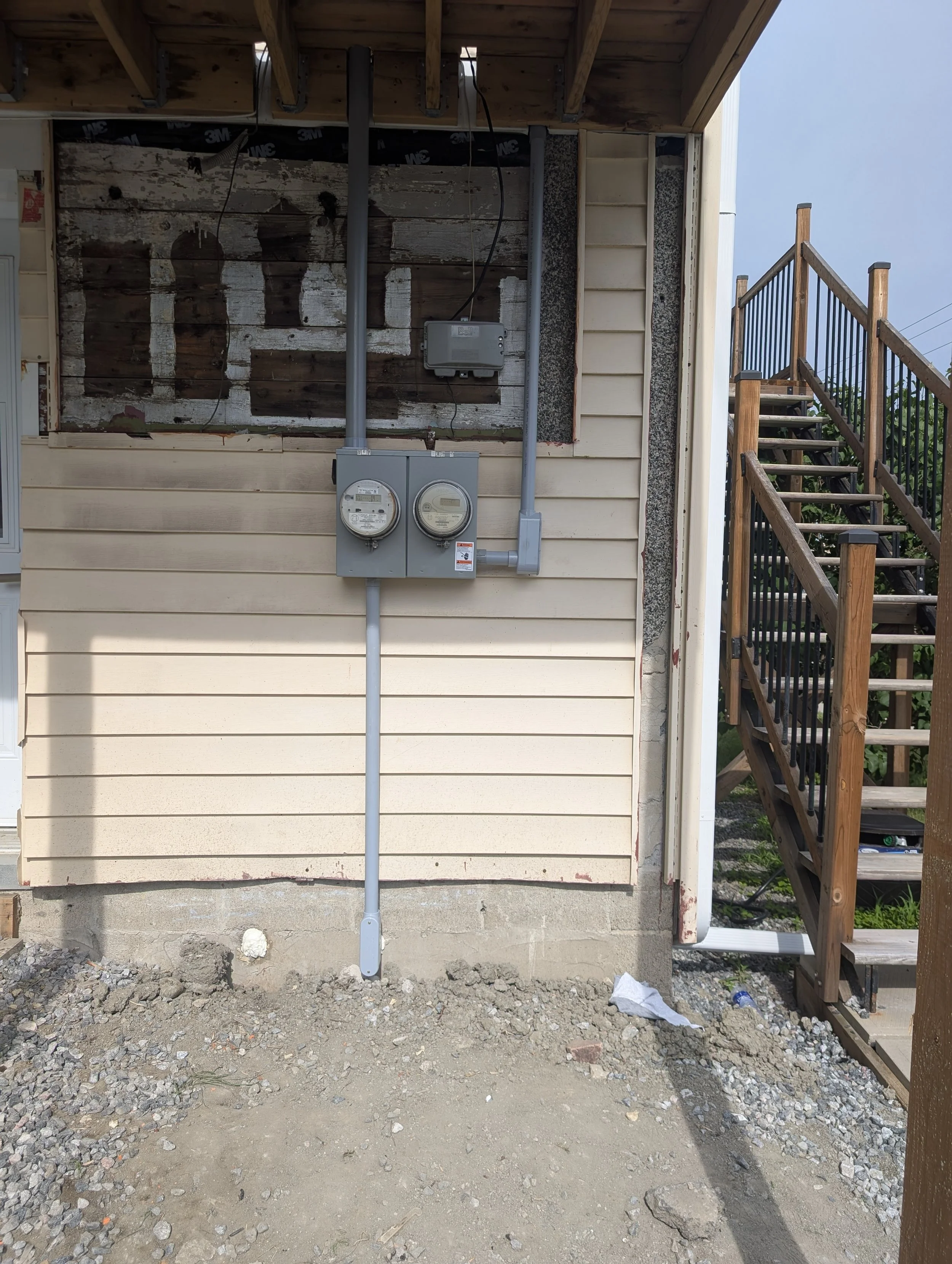 Relocalisation d'un panneau électrique et remise a niveau de l'entrée électrique complète multi compteur - Après vue rapprocher