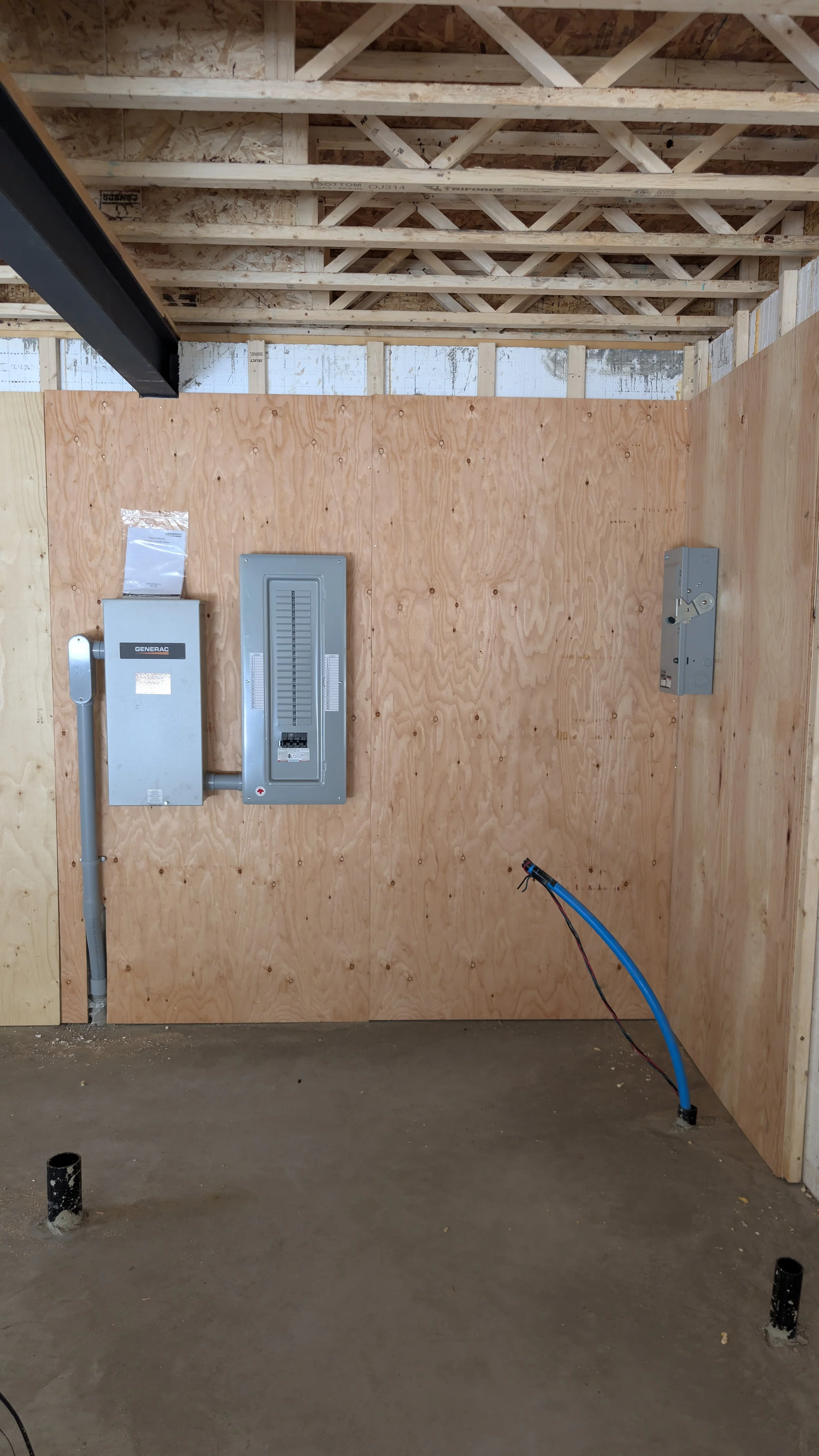 Nouvelle installation électrique souterraine 320AMP avec sectionneur de courant pour garage détacher plus un commutateur  de transfère automatique pour générateur de secours - Intérieur 