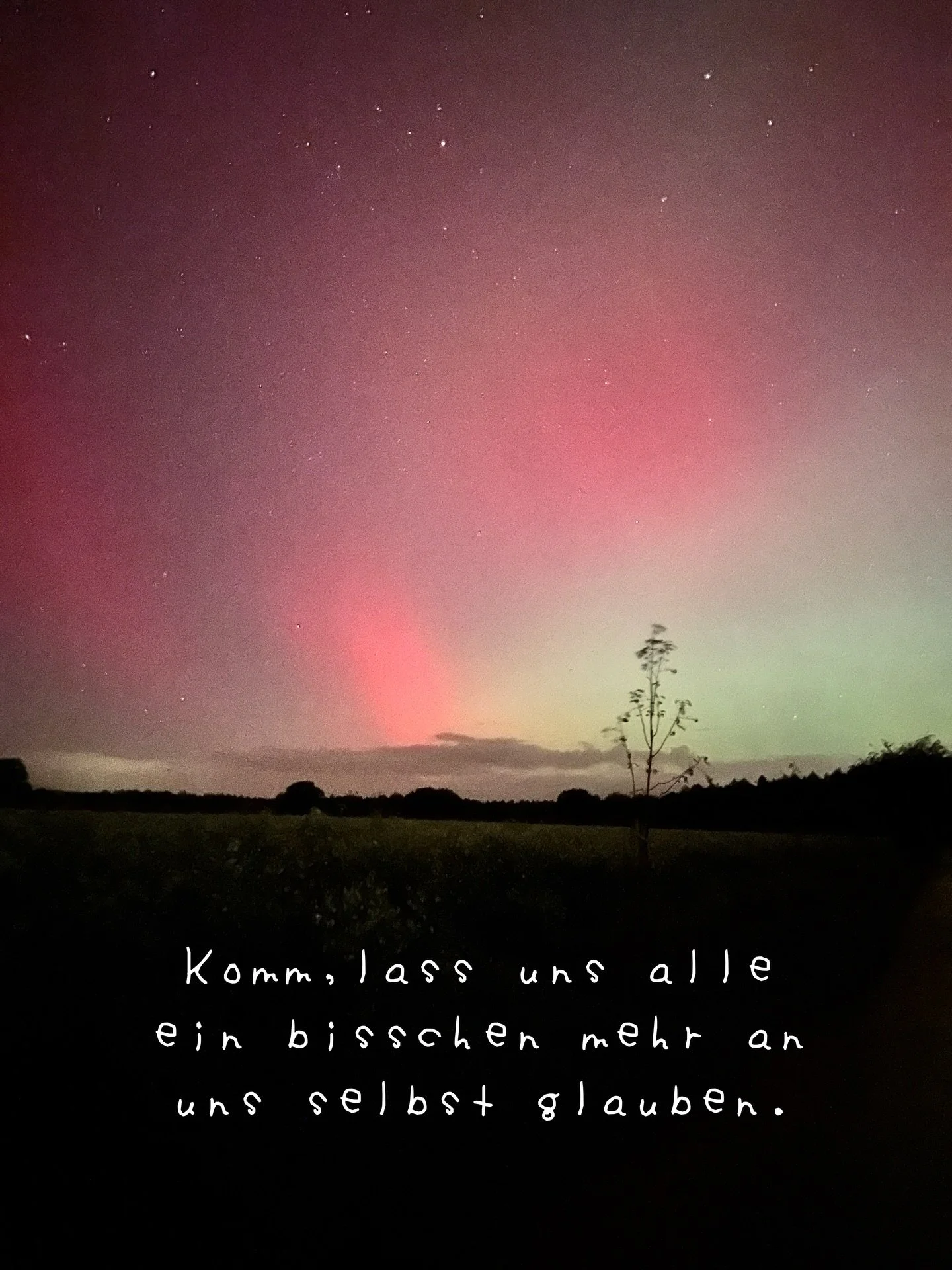 Ich glaube, dass genau heute der richtige Moment ist, dass wir alle ein bisschen mehr an uns selbst glauben.

Nicht erst, wenn alles klar ist.
Nicht erst, wenn wir uns sicher f&uuml;hlen.
Nicht erst, wenn wir glauben, &bdquo;bereit genug&ldquo; zu se