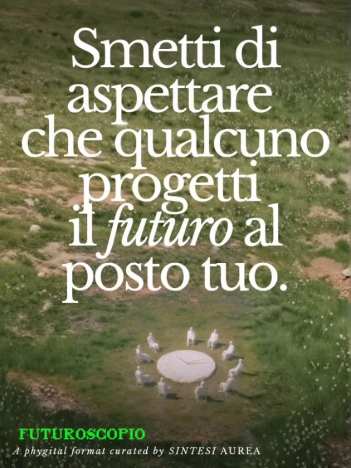 I giovani sono pi&ugrave; soli che mai. Sotto il peso di una profonda crisi della comunit&agrave;, lo sguardo indifferente dei ragazzi di oggi &mdash; il Gen Z Stare &mdash; traduce in estetica una rassegnazione profonda. 

Quegli occhi persi nel vuo