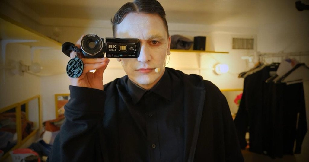 La Vertigine del Metateatro: il ritorno di James Franco con “Desert Films”