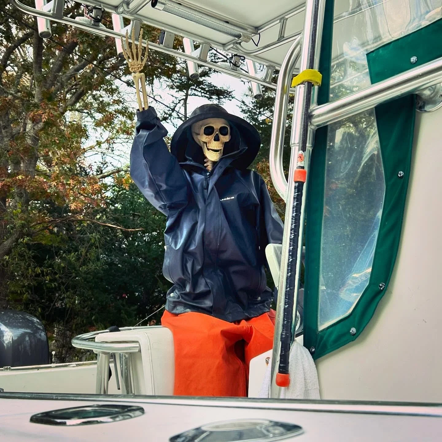 Sure wouldn&rsquo;t mind chasing some monsters offshore right about now! Happy Halloween! 🌬️🎃👻💀

#offshoretours #offshoretourscapecod #skeletoncrew #happyhalloween #grundens #contenderboats #teamgoose #capecod