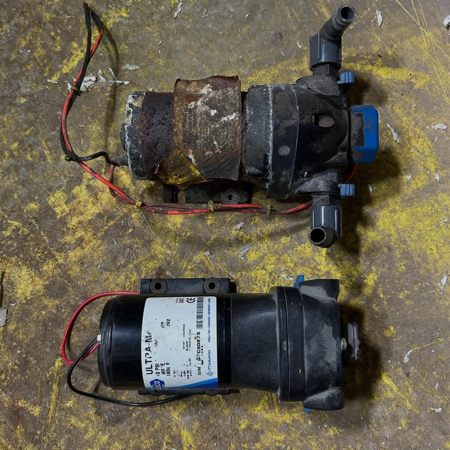 Washdown ought to flow a little better now 🚰 Think that pump was a little tired? 

#winterboatprojects #offshoretourscapecod #contenderboats