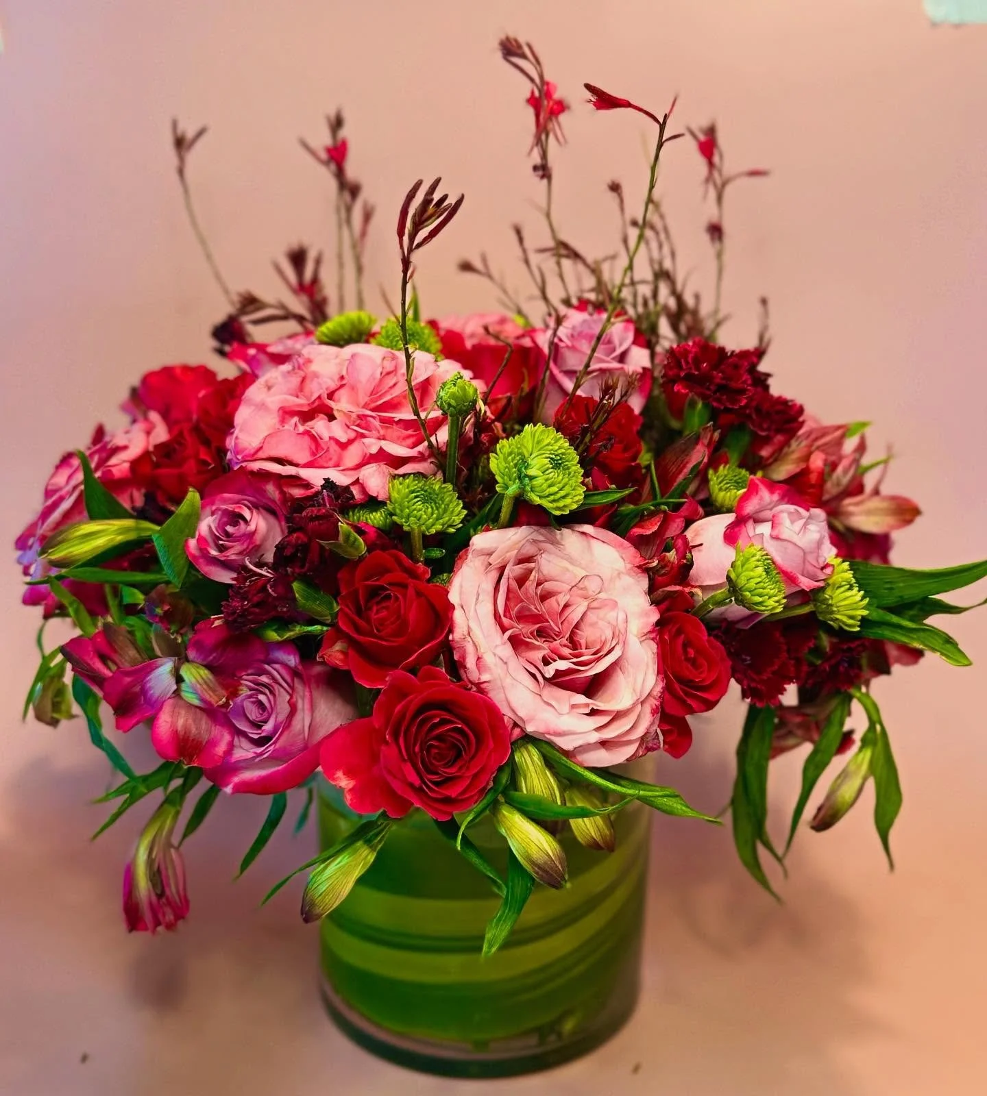 Time&rsquo;s almost up to snag the perfect arrangement for Mom! ⏳💐 We&rsquo;re still taking a few more orders&mdash;custom creations or anything from the site. Don&rsquo;t be that person grabbing gas station roses last minute 🚗⛽🌹 (we&rsquo;ve all 
