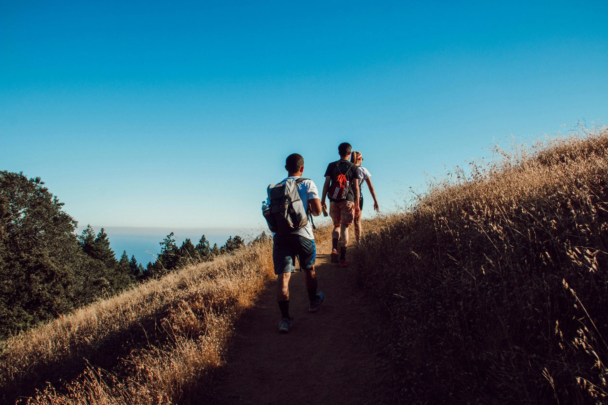 TREKKING