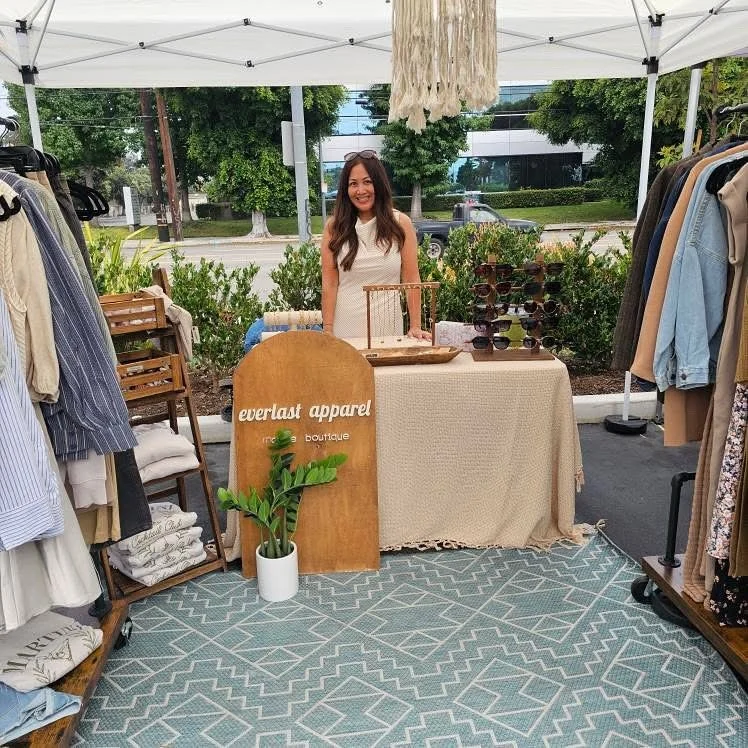 One of our favorites @everlastapparel is back this month with all the fall fits and styles. Stop by her booth at @thepoint_sb on October 25th from 10-3! 🎃 

#sunandseacollective #southbayevents
