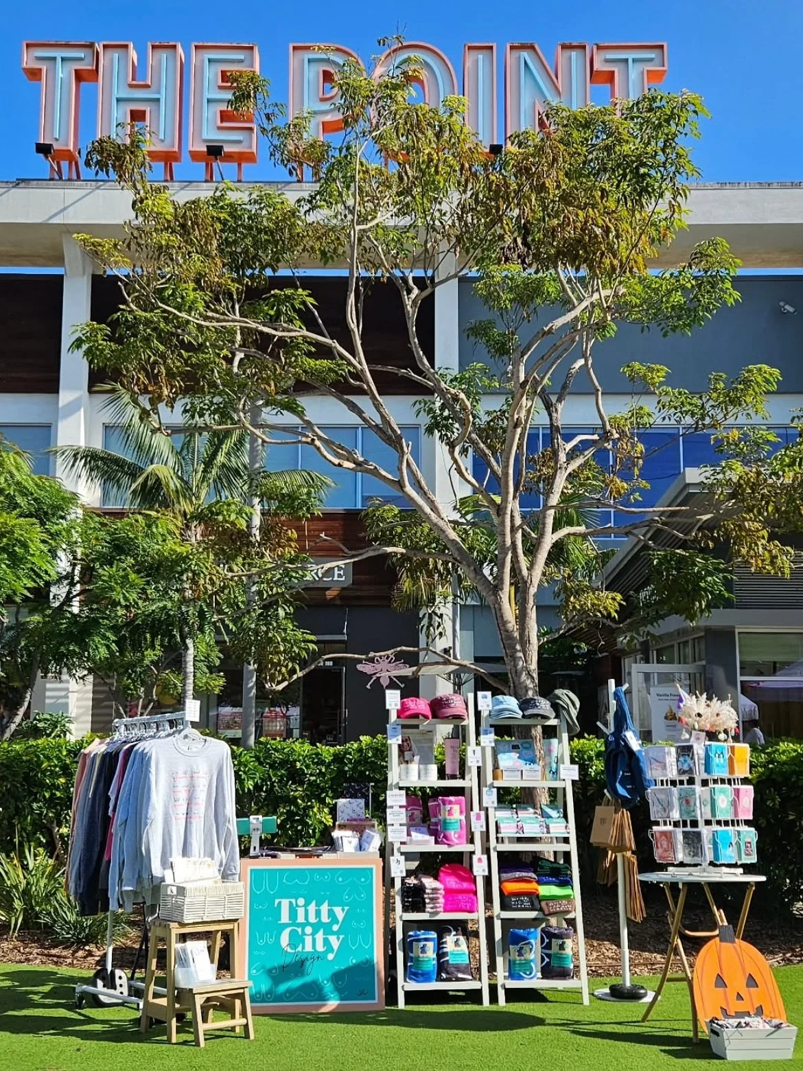 There’s all kinds of fun and magic coming to @thepoint_sb TOMORROW!! Join Sun & Sea’s annual Halloween pop up market from 10am-3pm!
Here’s just a little sample of our amazing lineup of local vendors! 
🎃 Trick or treat at our