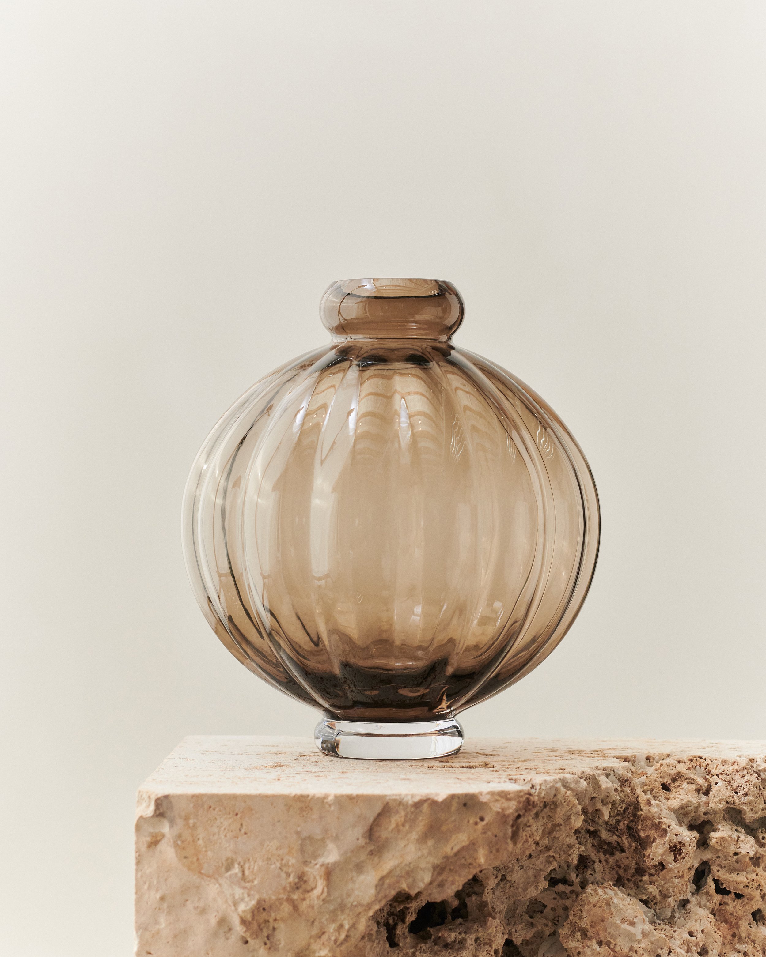 BALLOON VASE, SMOKE | LOUISE ROE